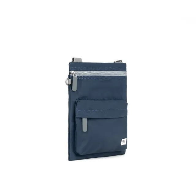 Roka London Chelsea B Medium crossbody midnight 0,6 l