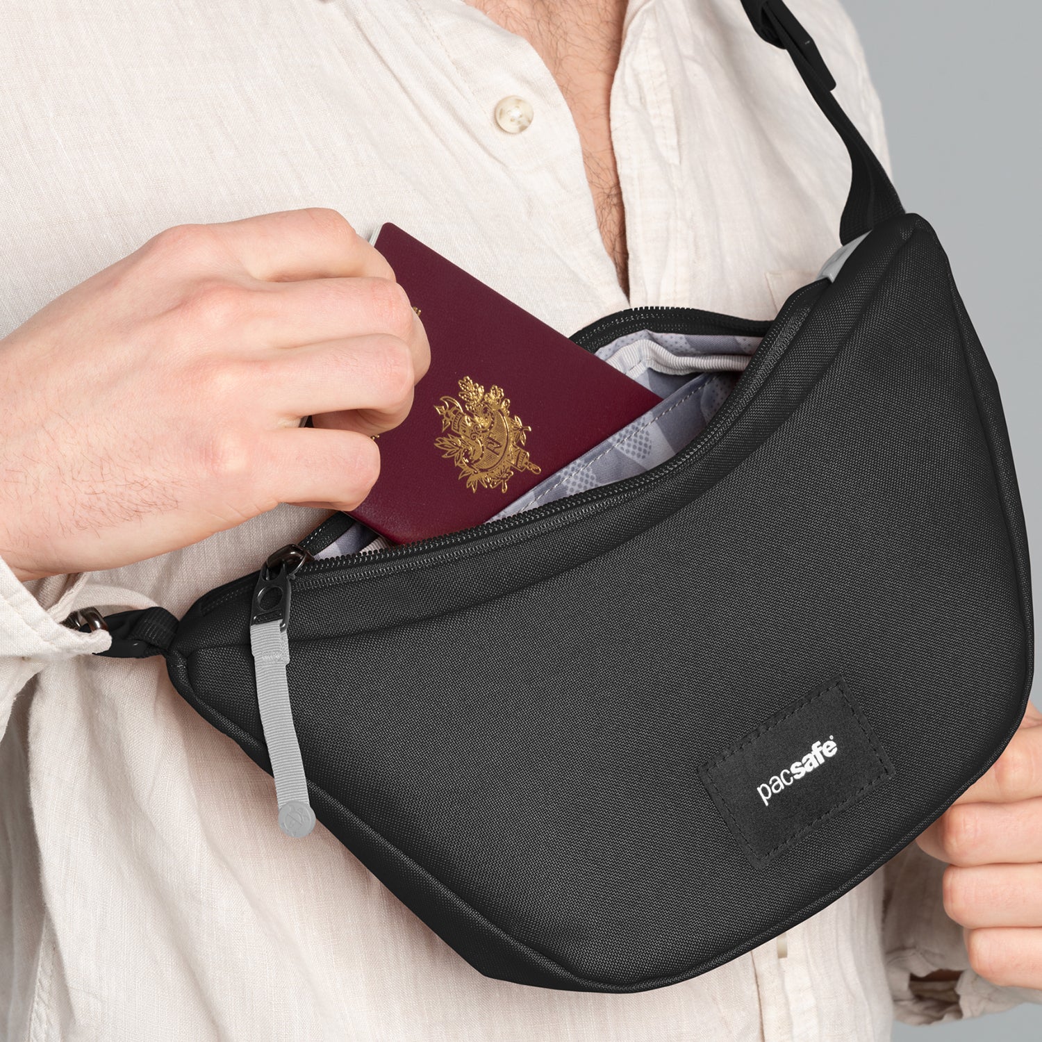 Pacsafe GO Lunar crossbody cerulean blue tyverisikker