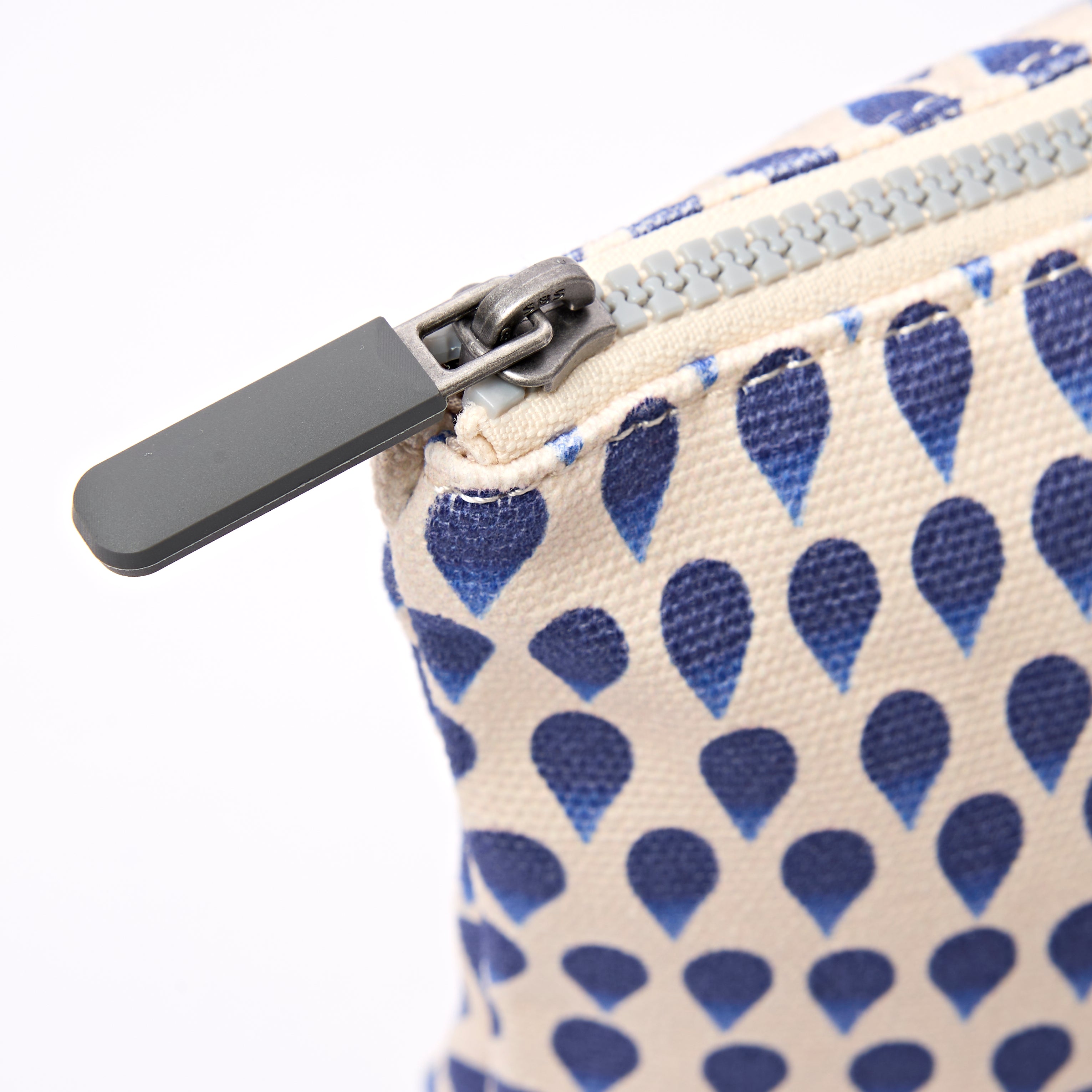 Roka London Maida Vale pouch Small Denim Rain 1,2 liter