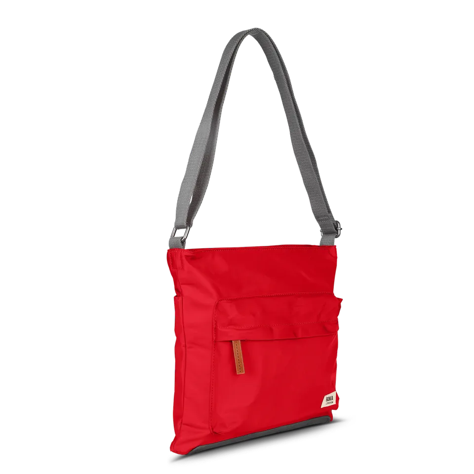 Roka London Kennington skulderveske cranberry medium 2,7 l