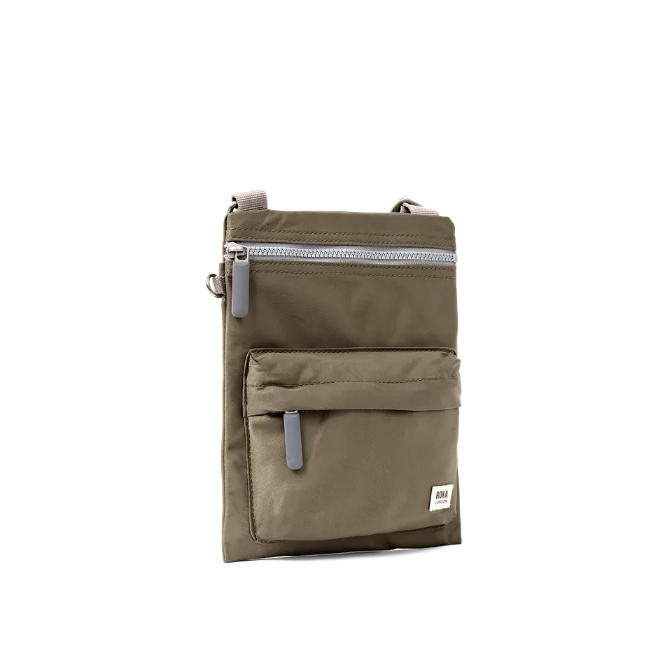Roka London Chelsea B Crossbody veske Army Medium 0,6 L