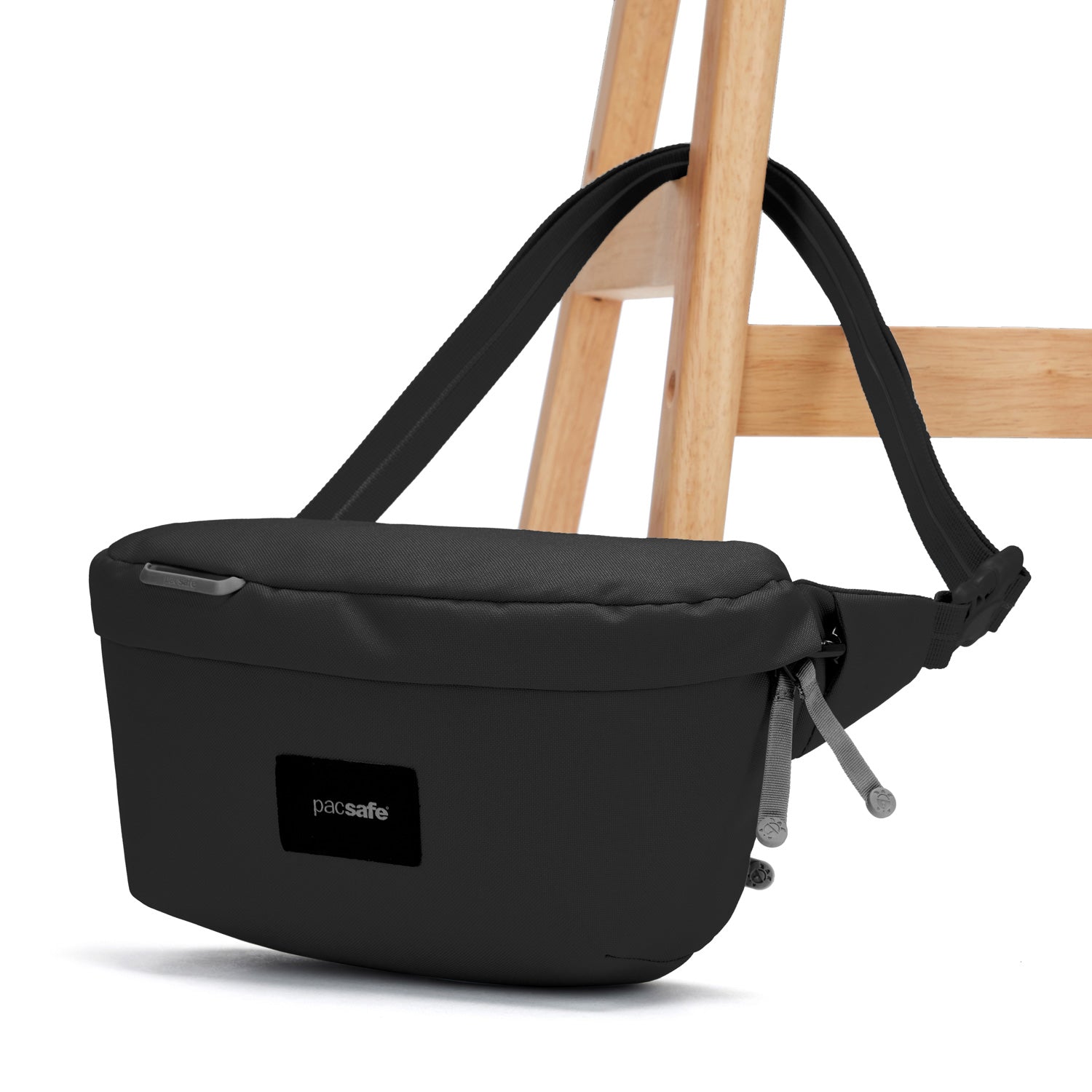 Pacsafe GO Sling skulderveske svart resirkulert