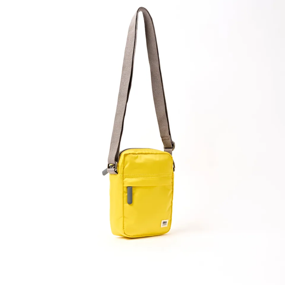 Roka London Bond crossbody small 1,5 liter passion fruit