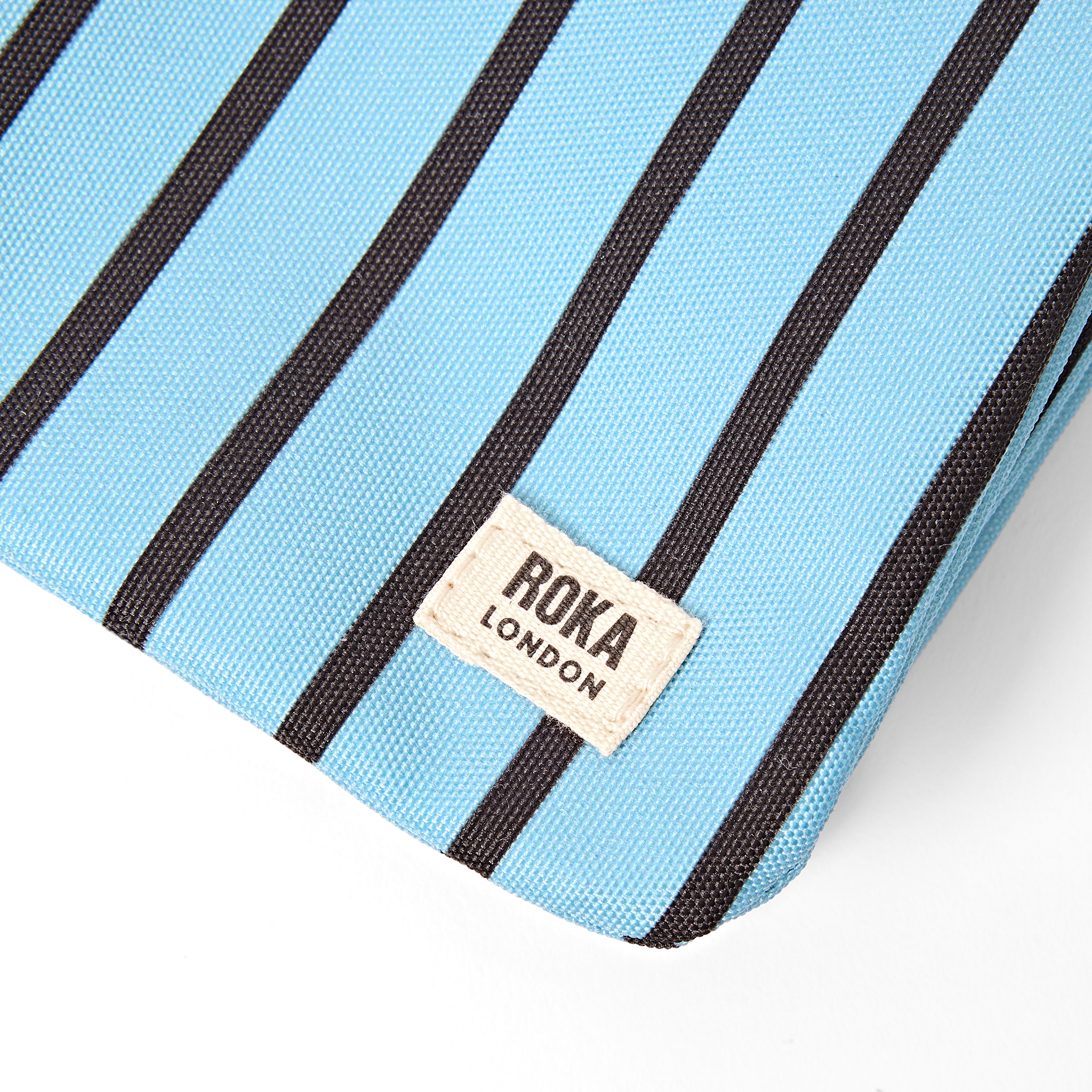 Roka London Carnaby XL crossbody-veske Blue Stripe 0,5 liter