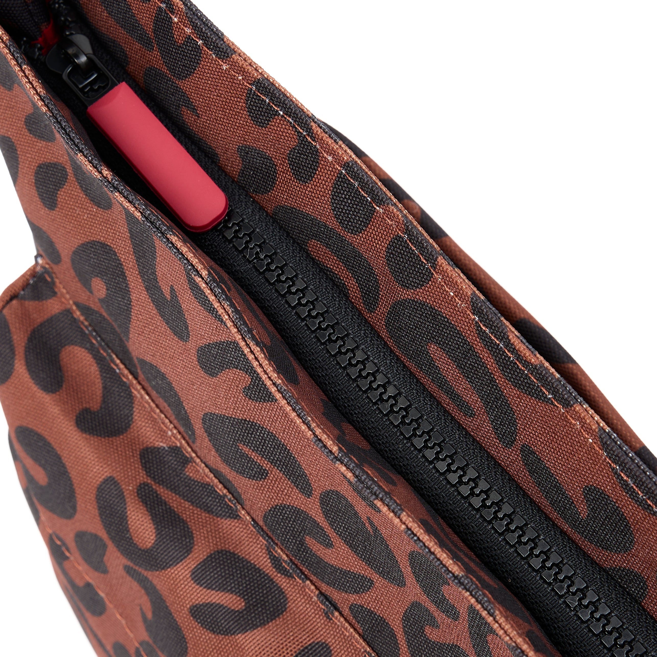Roka London Kennington crossbody medium 2,7 liter scarlet leopard