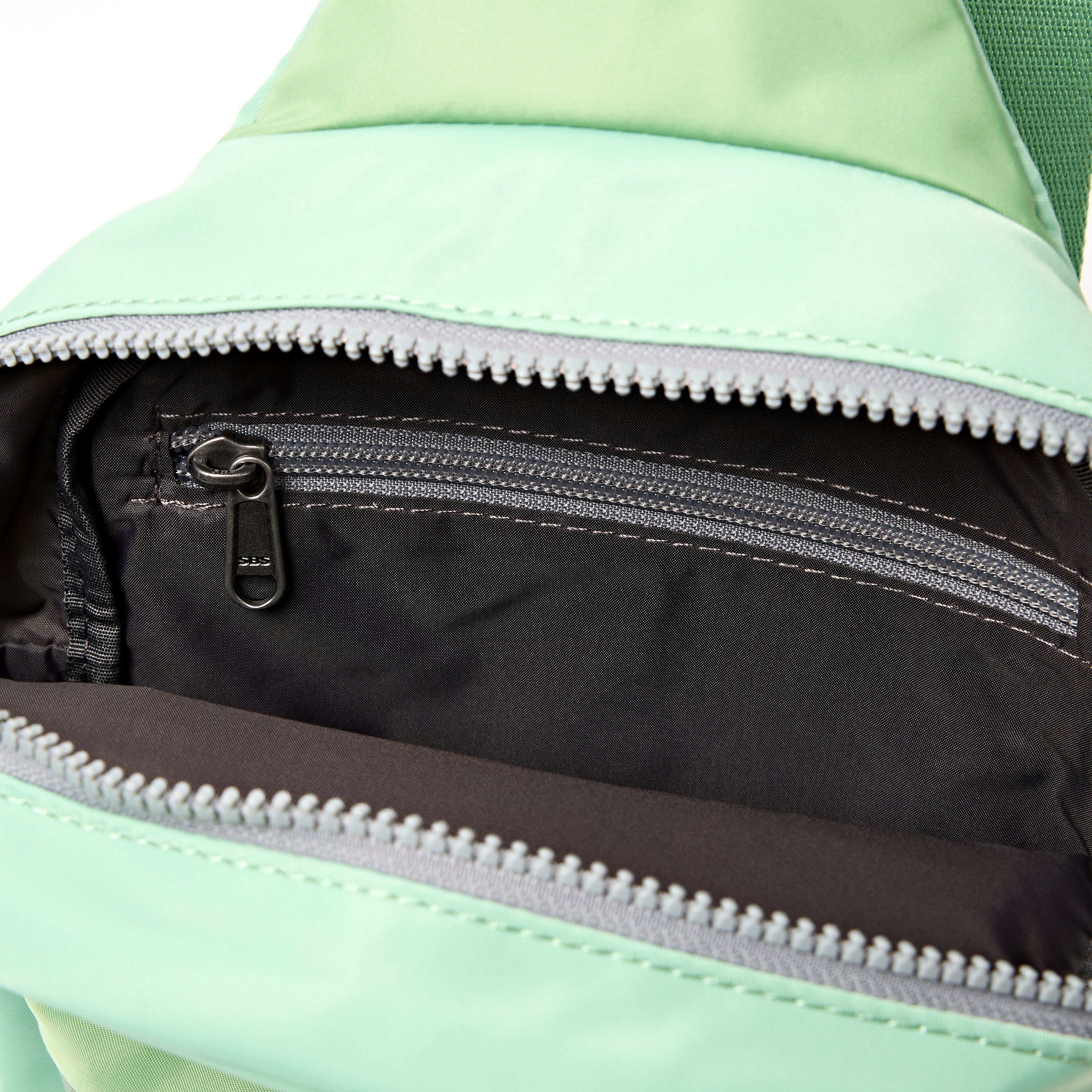 Roka London Willesden slingveske green tonal large 5 liter