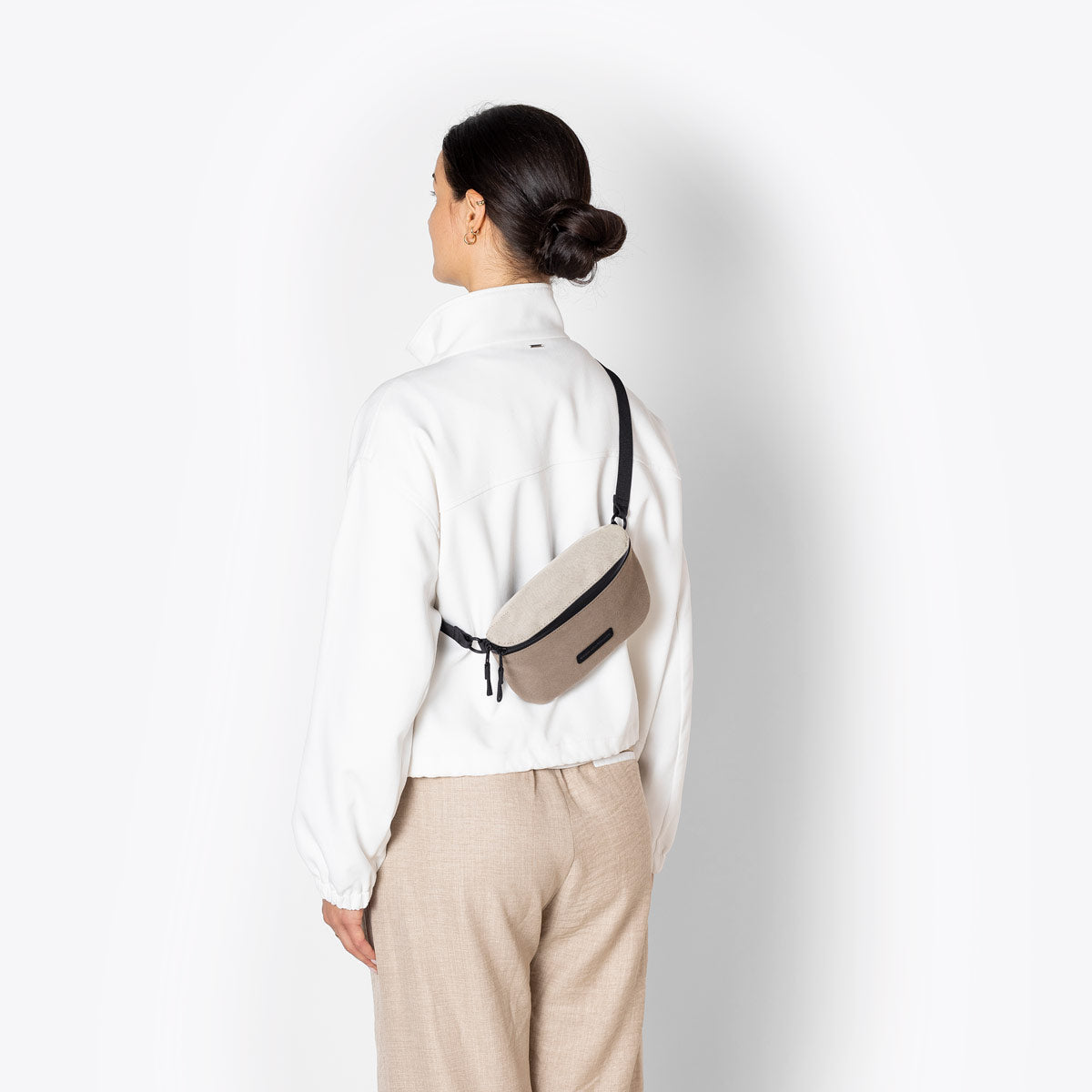 Ucon Acrobatics Jona Medium crossbody Dark Sand