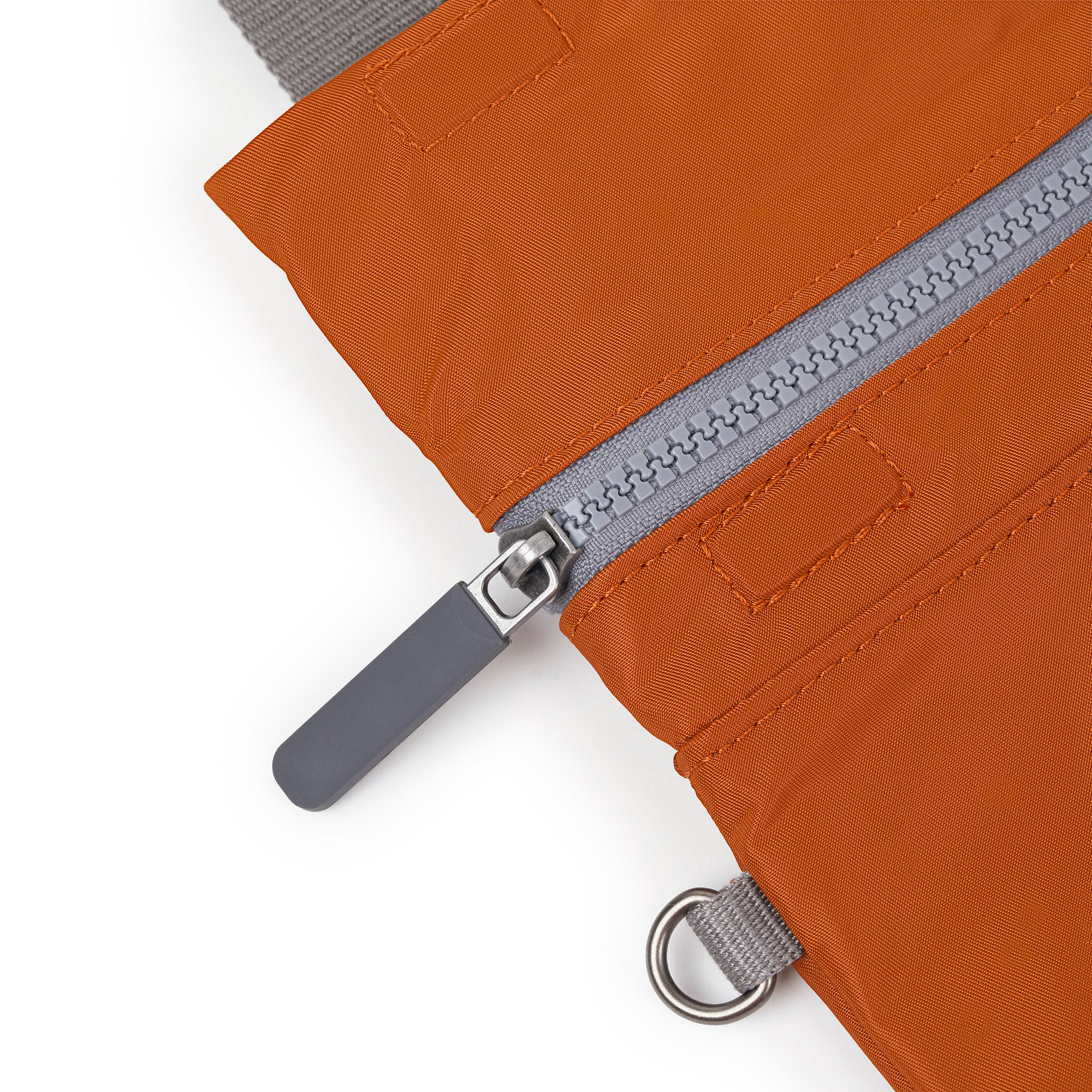 Roka London Stratford crossbody 0,5 liter Bran sling