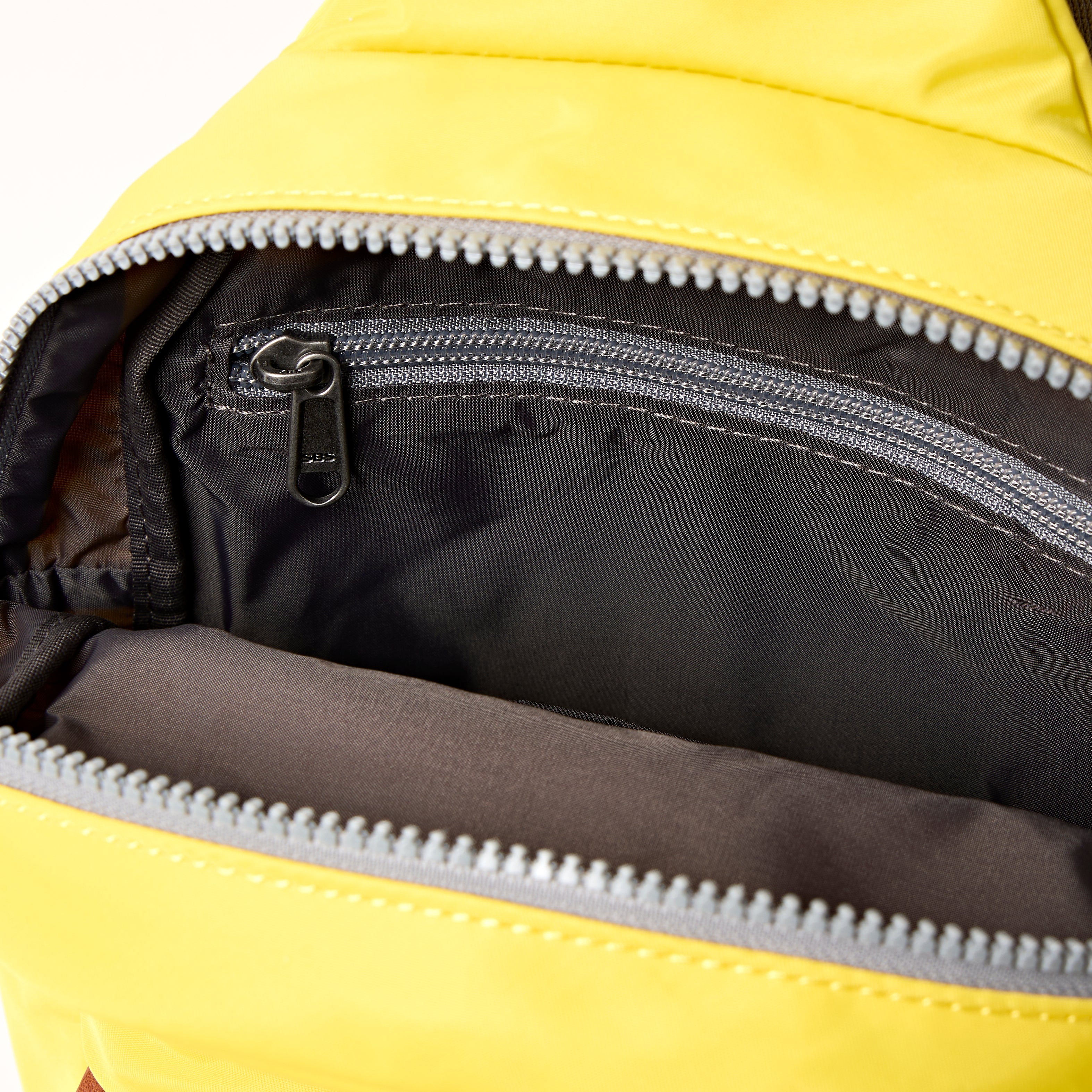 Roka London Willesden slingbag large 5 liter passion fruit