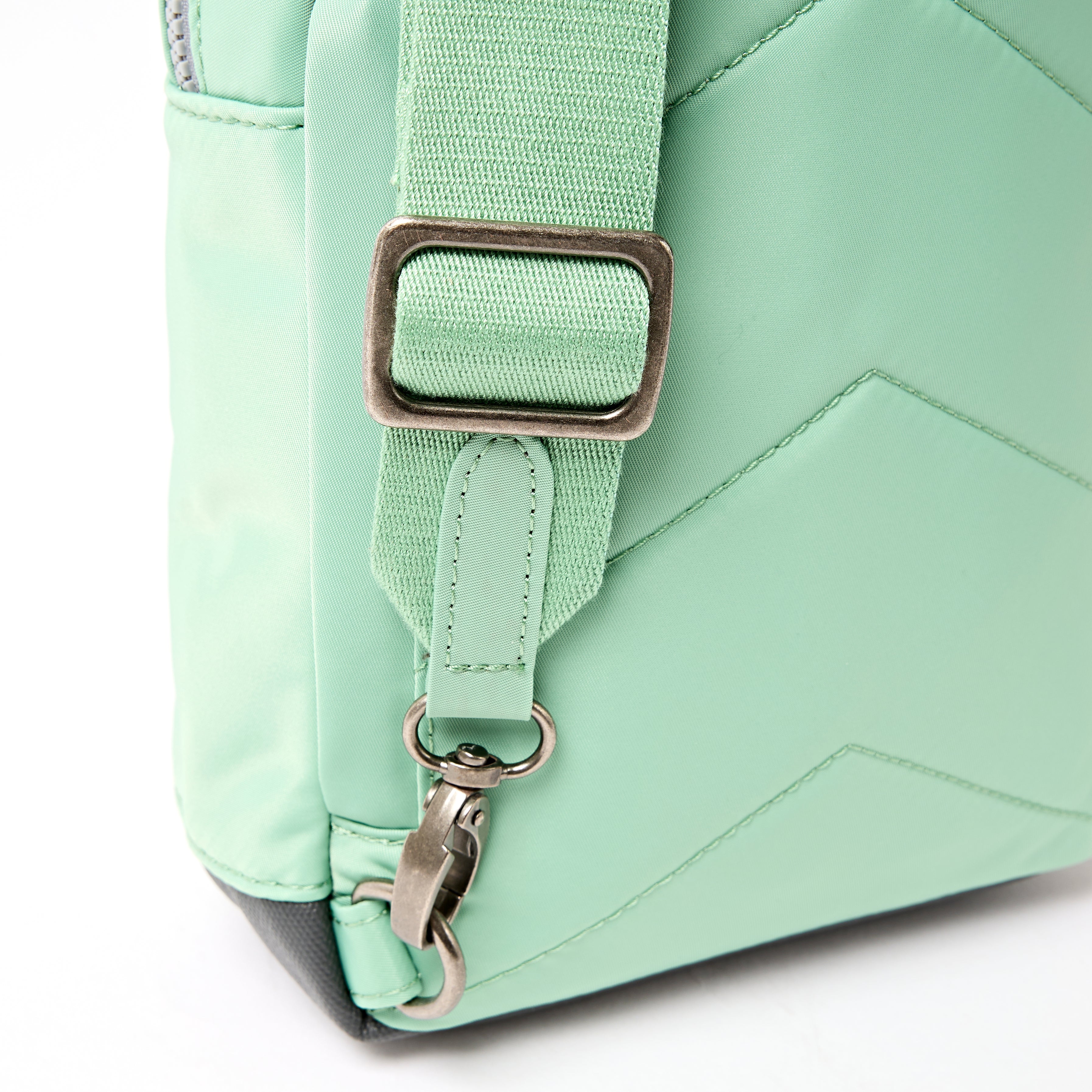 Roka London Willesden slingveske green tonal large 5 liter