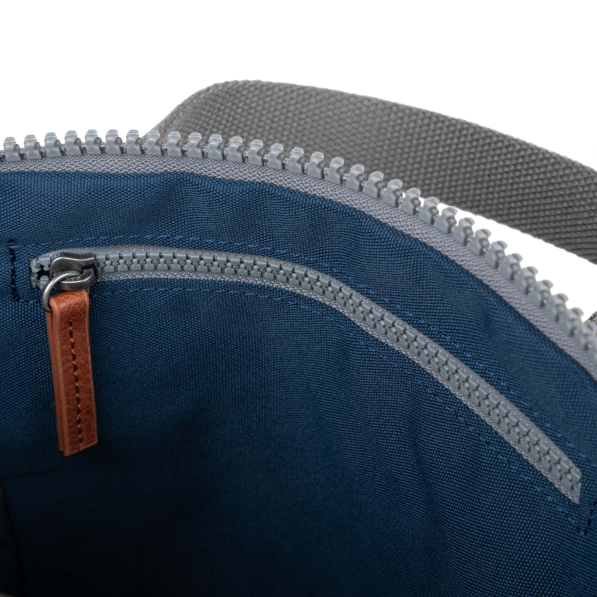 Roka London Finchley ryggsekk Deep Blue rolltopp laptop