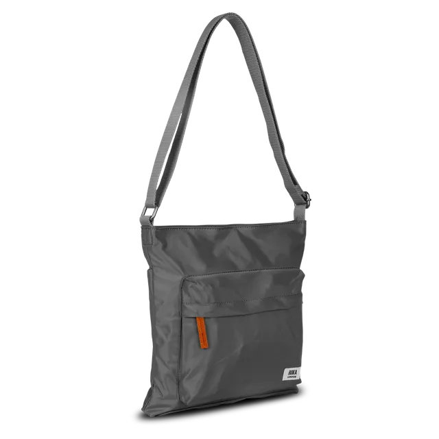 Roka London Kennington skulderveske graphite 2,7 liter