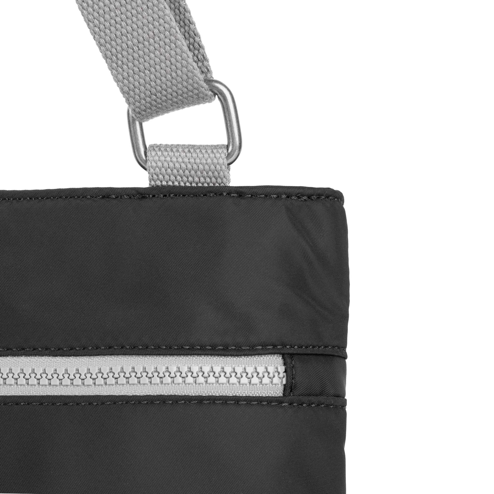 Roka London Moorgate messenger Medium Black PC-veske