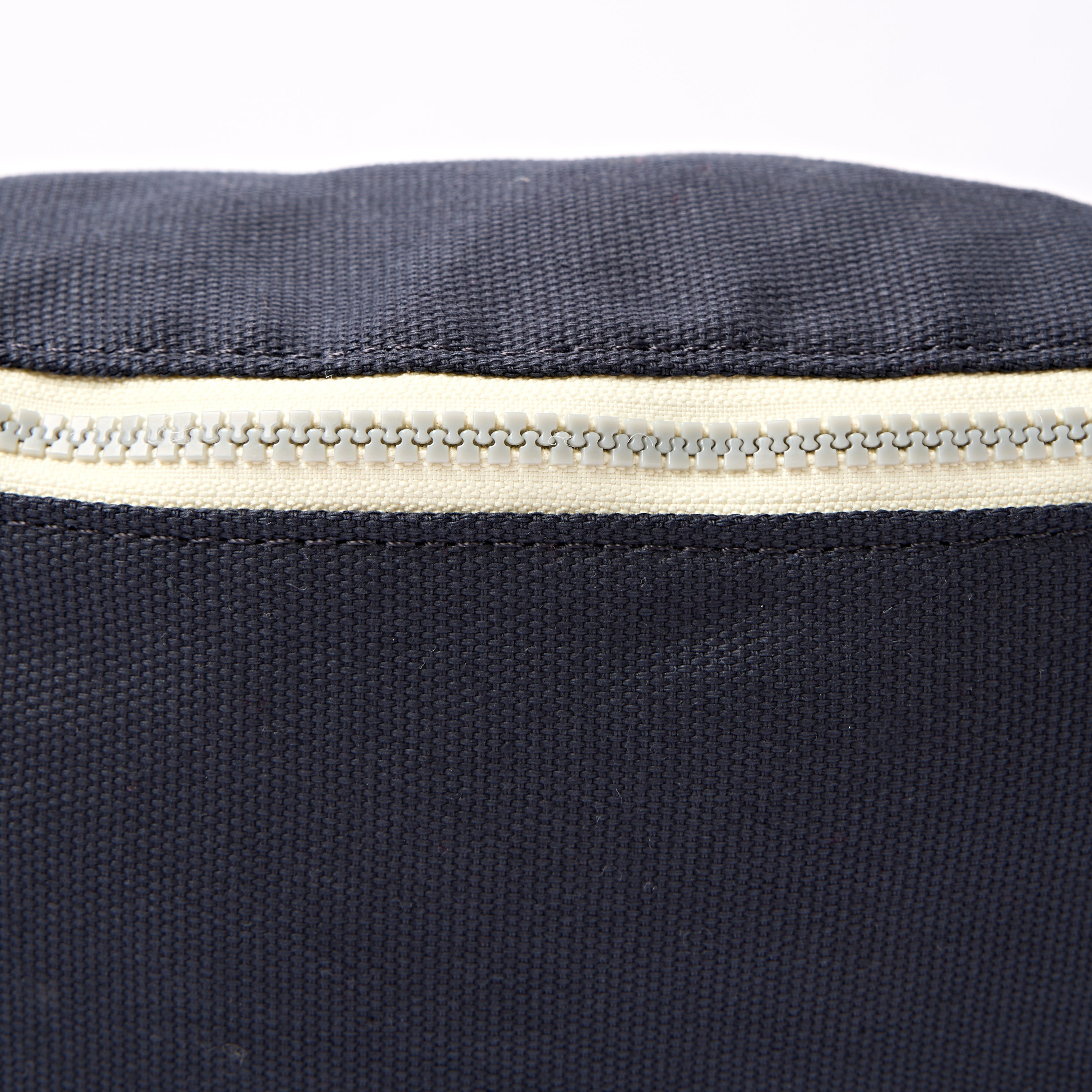 Roka London Mill Hill skulderveske Small Smoke 3,7 liter