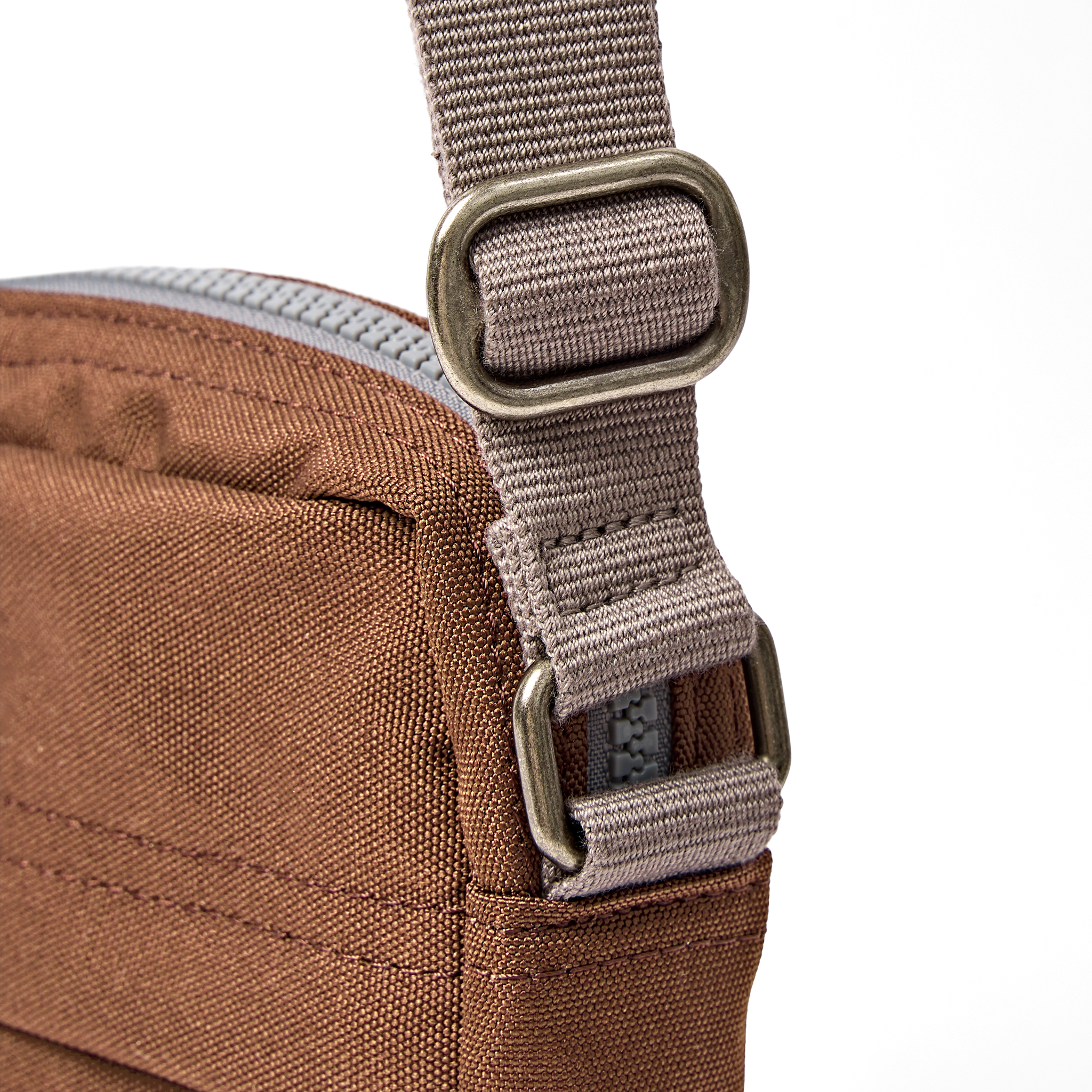 Roka London Bond Pocket skulderveske cinnamon small 1,5 liter