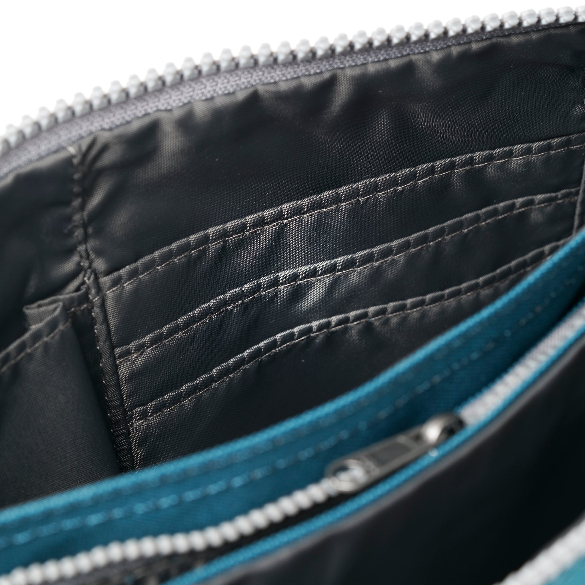 Roka London Carnaby XL skulderveske marine lommebok
