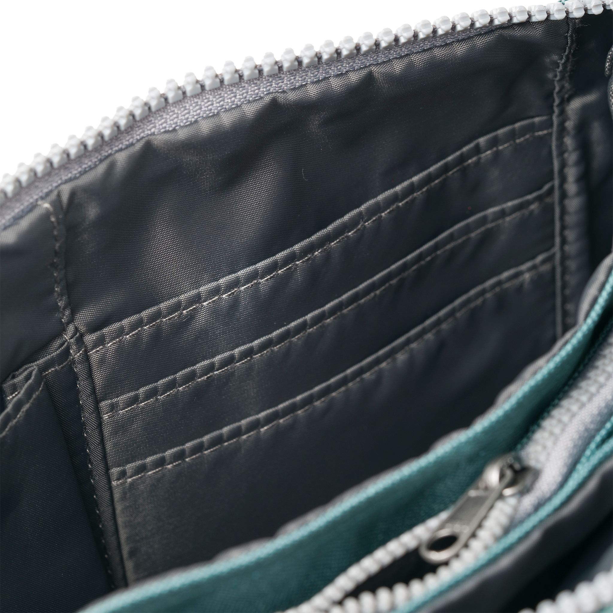 Roka London Carnaby Sage lommebokveske XL resirkulert