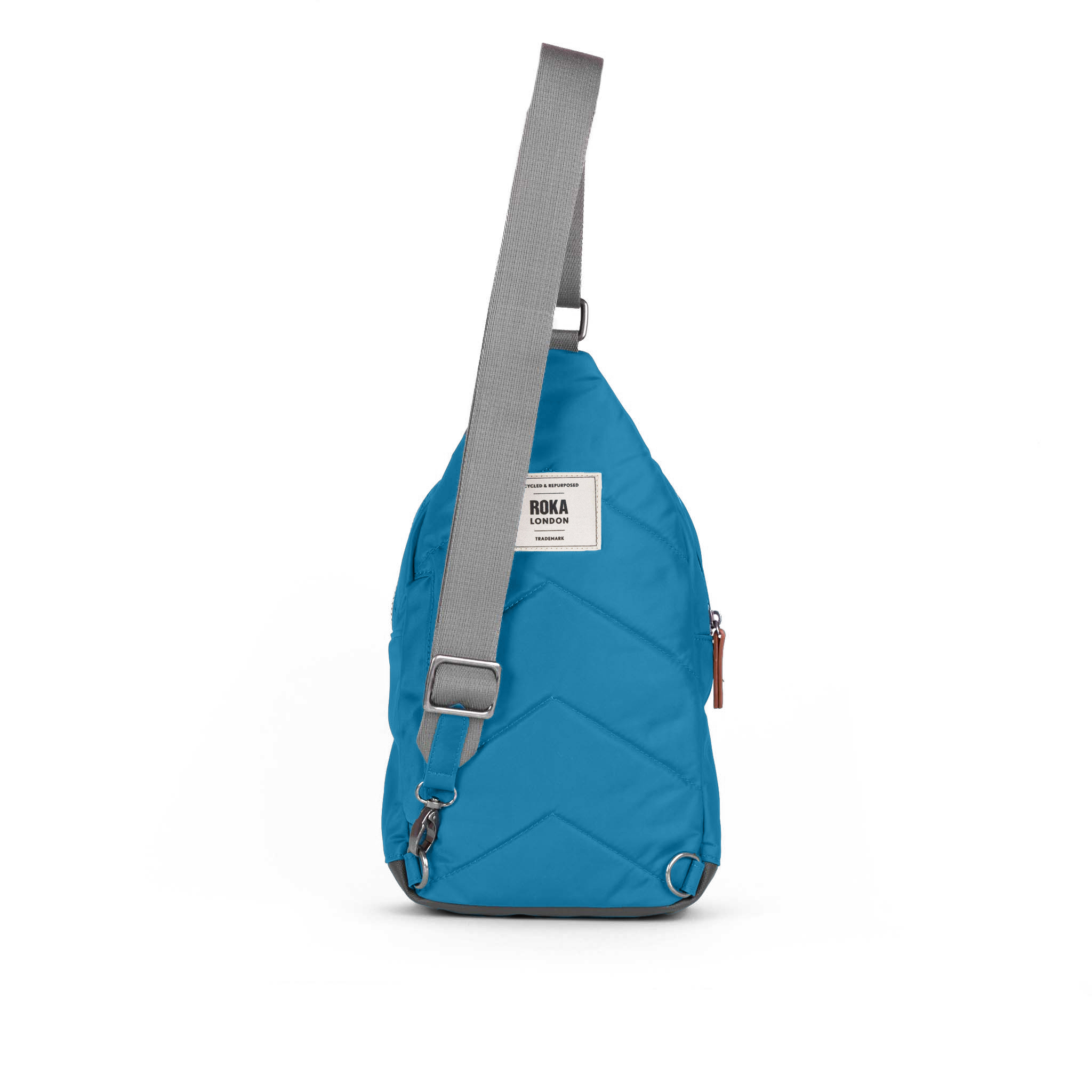 Roka London Willesden slingbag large 5 liter marineblå