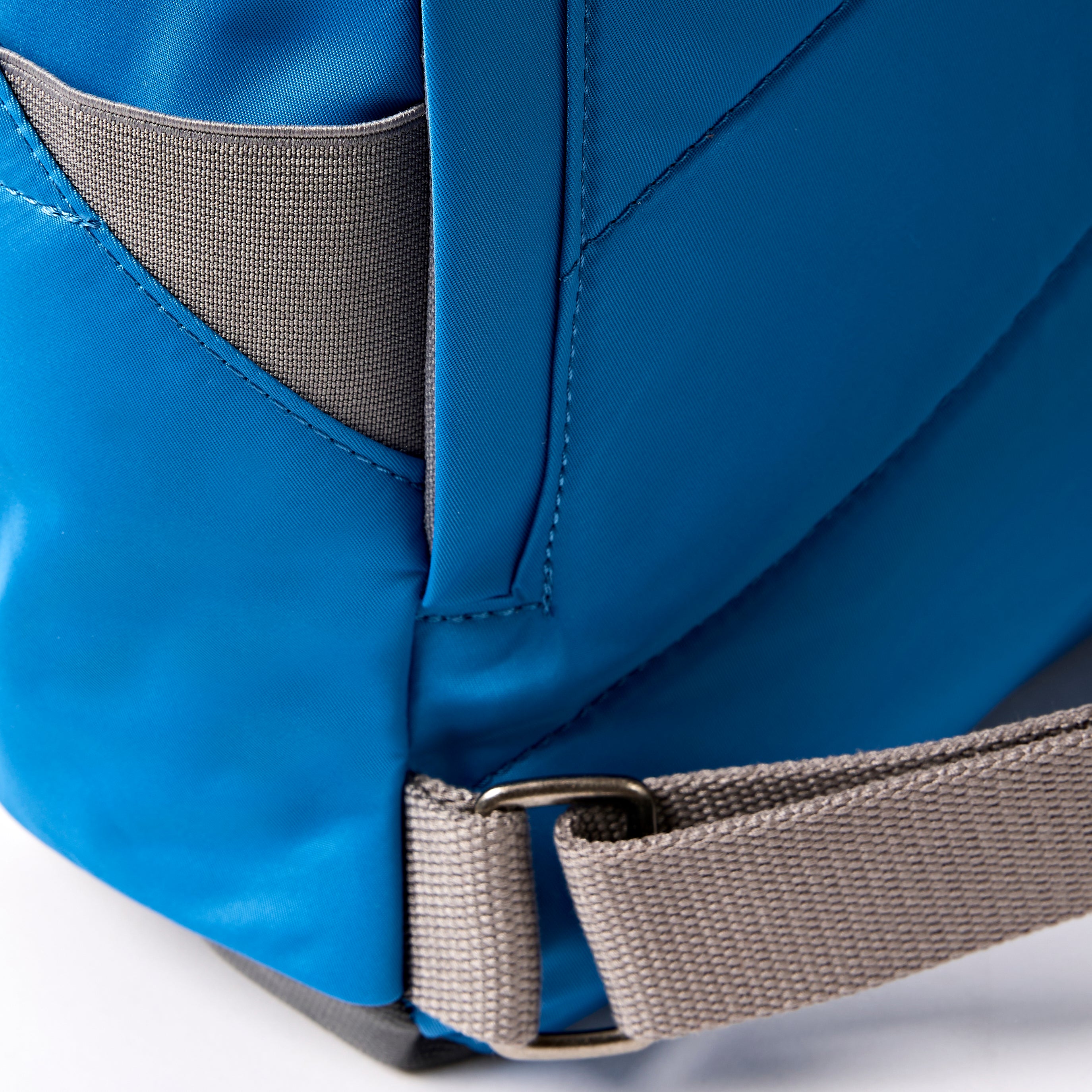 Roka London Canfield Medium ryggsekk Malibu Blue 16,4L