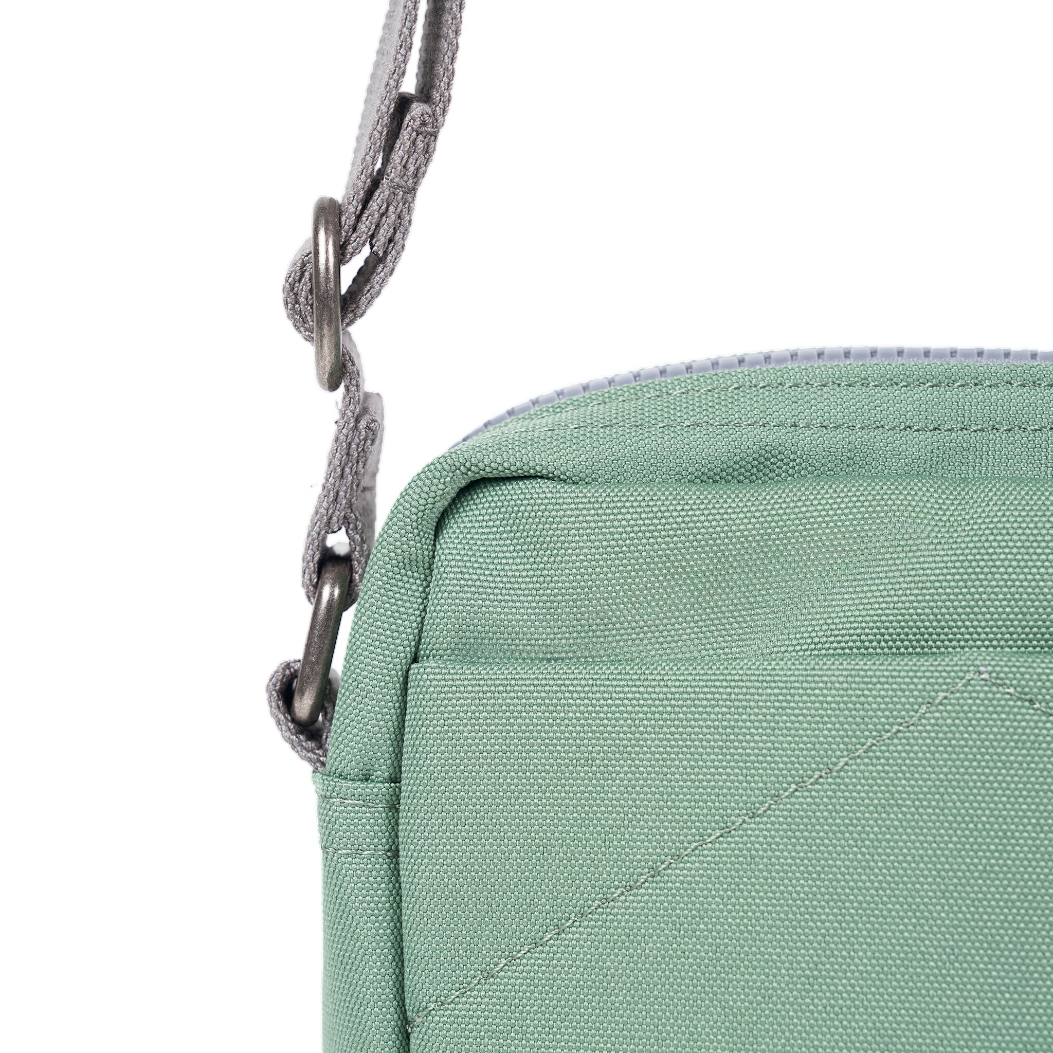 Roka London Bond Pocket crossbody Frost 1,5 liter vanntett