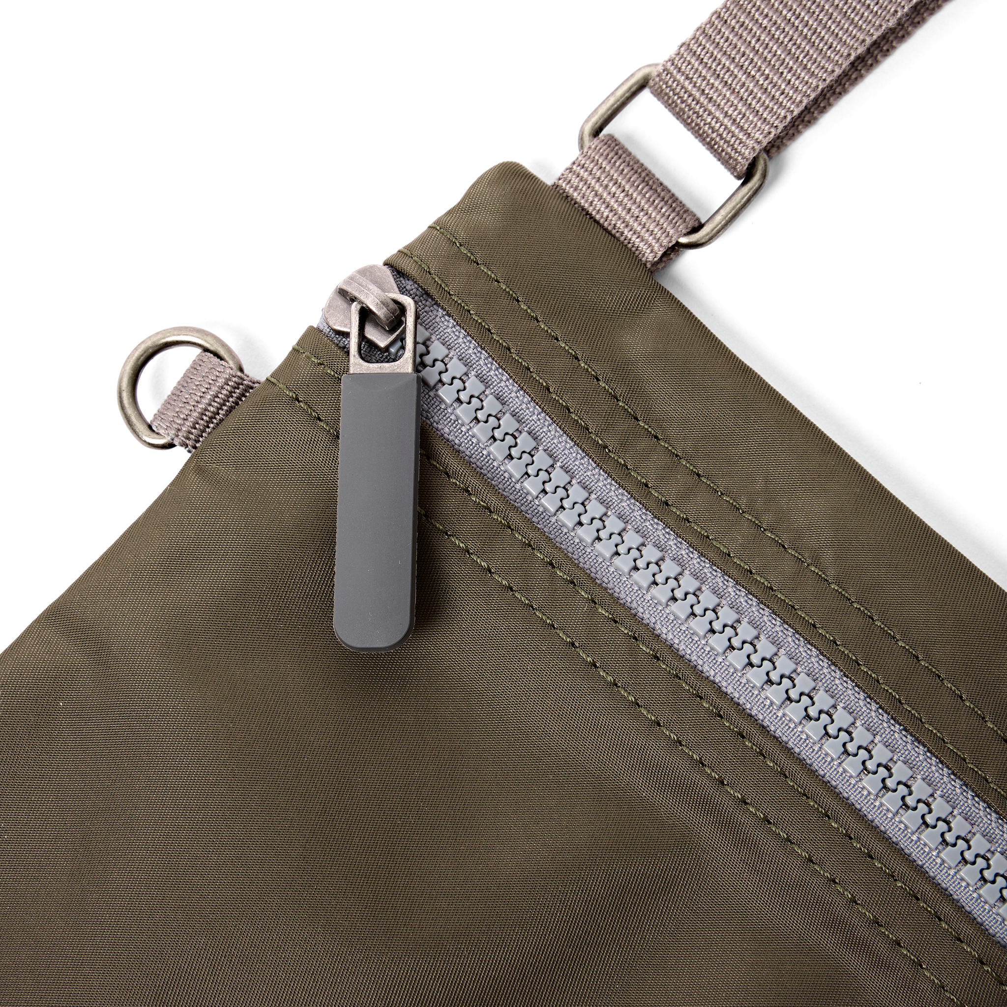 Roka London Chelsea Pocket Sling skulderveske Army Extra Small værbestandig