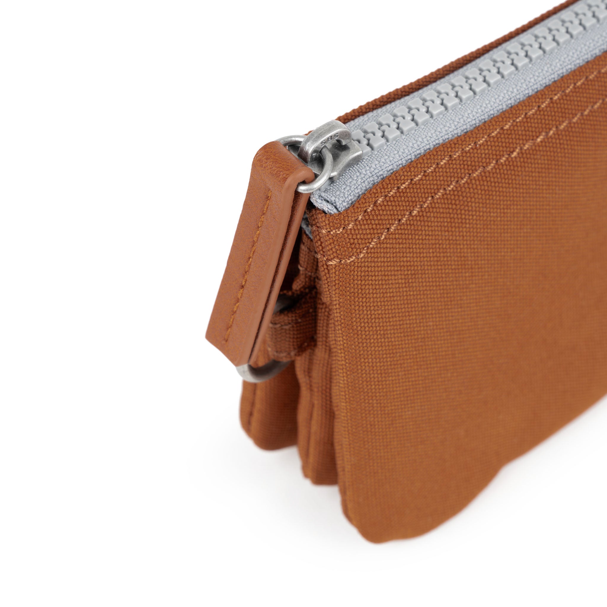 Roka London Carnaby lommebok Bran Small værbestandig