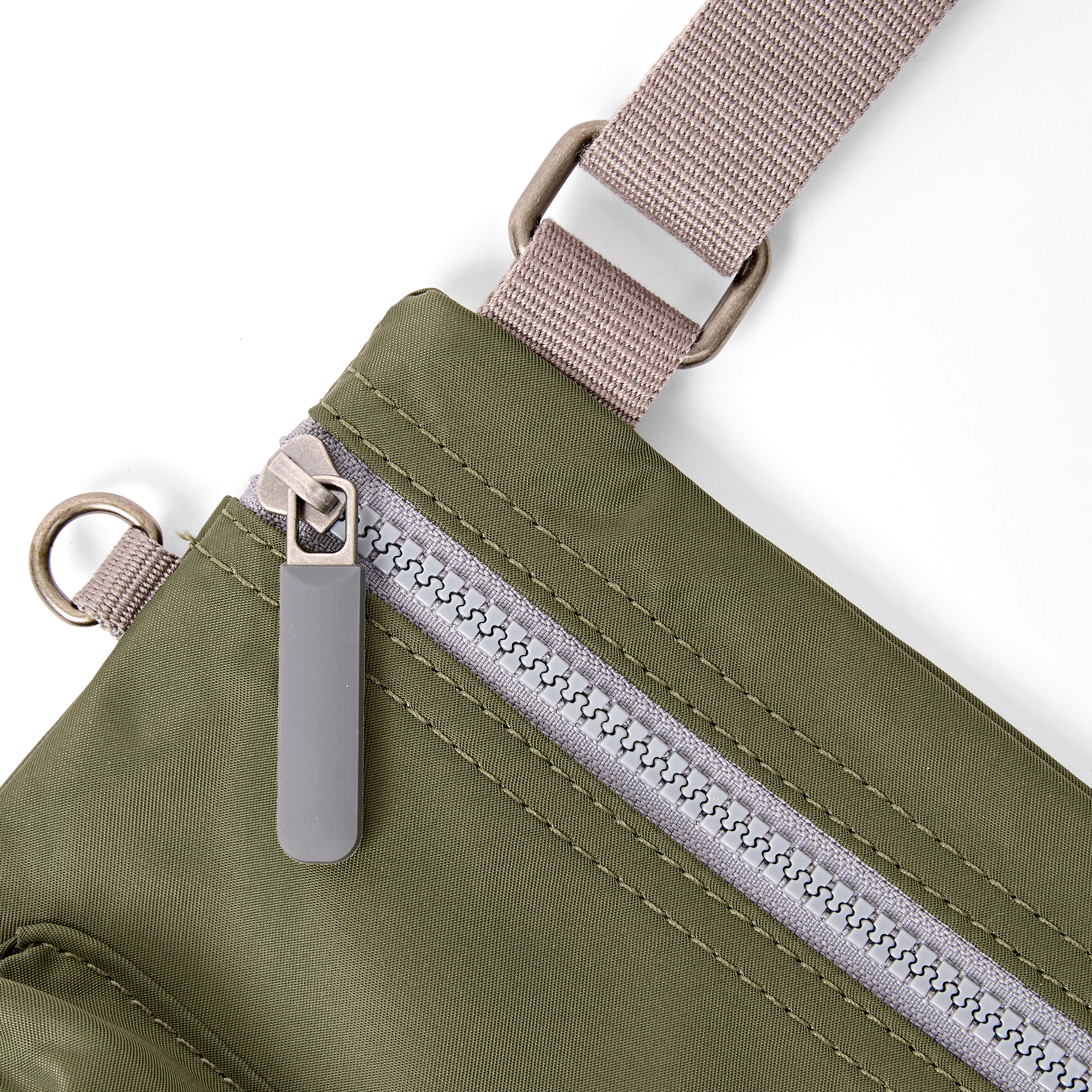 Roka London Chelsea B skulderveske medium chive vanntett