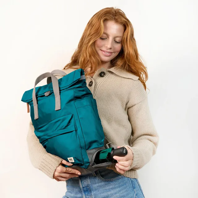 Roka London Bayswater ryggsekk North Sea 14,6 liter paraplylomme
