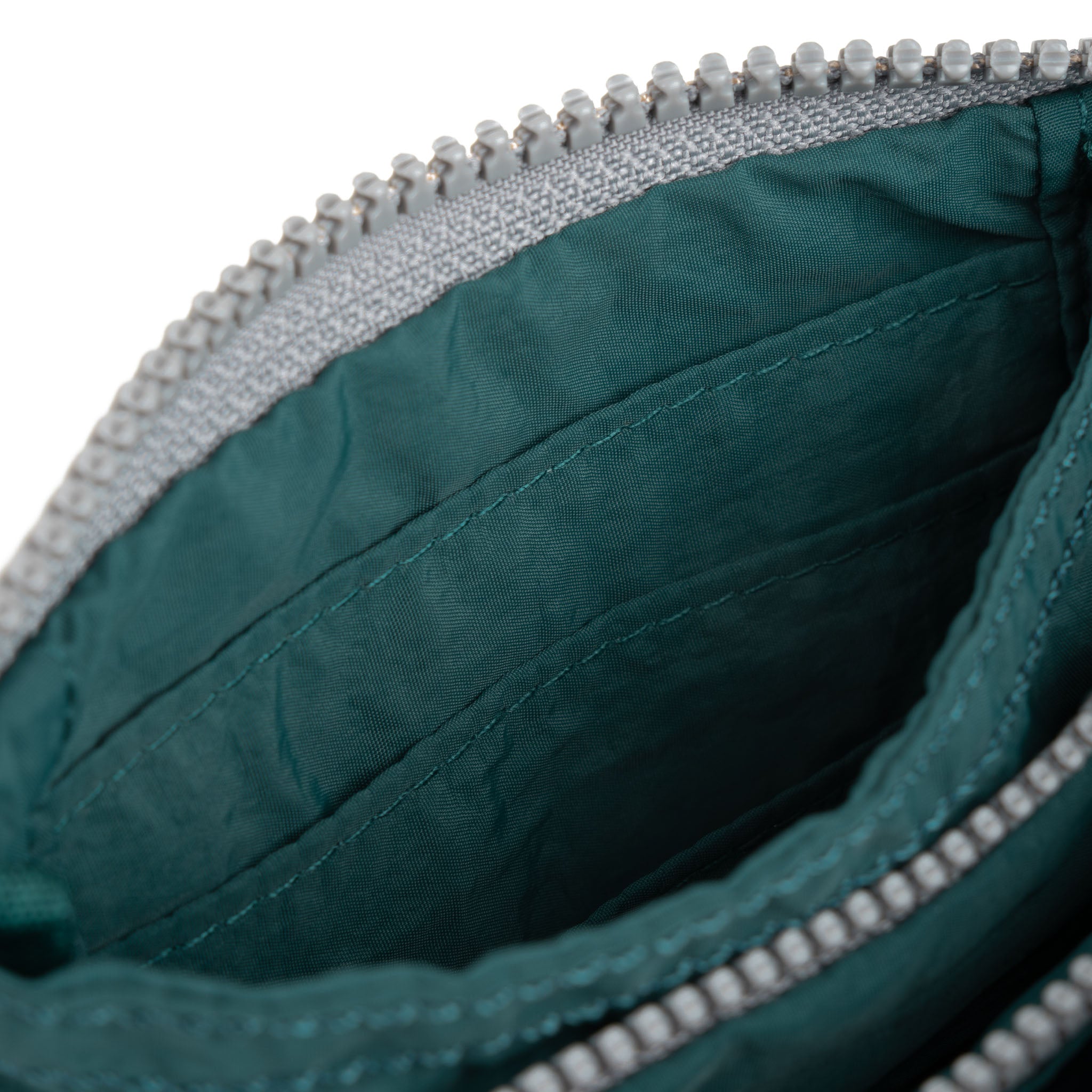 Roka London Carnaby lommebok Teal Small resirkulert