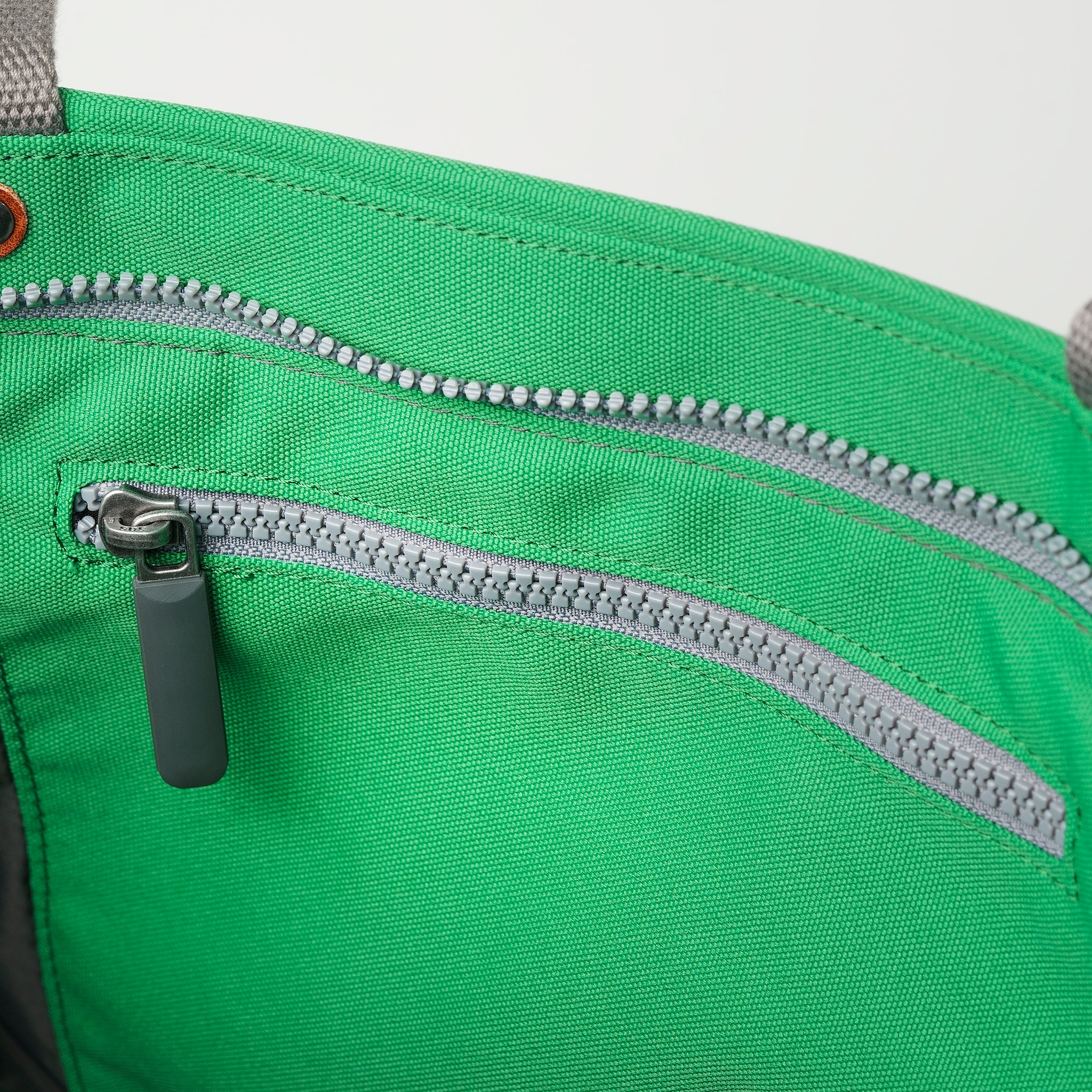 Roka London Trafalgar Mountain Green tote Medium 19,5 liter
