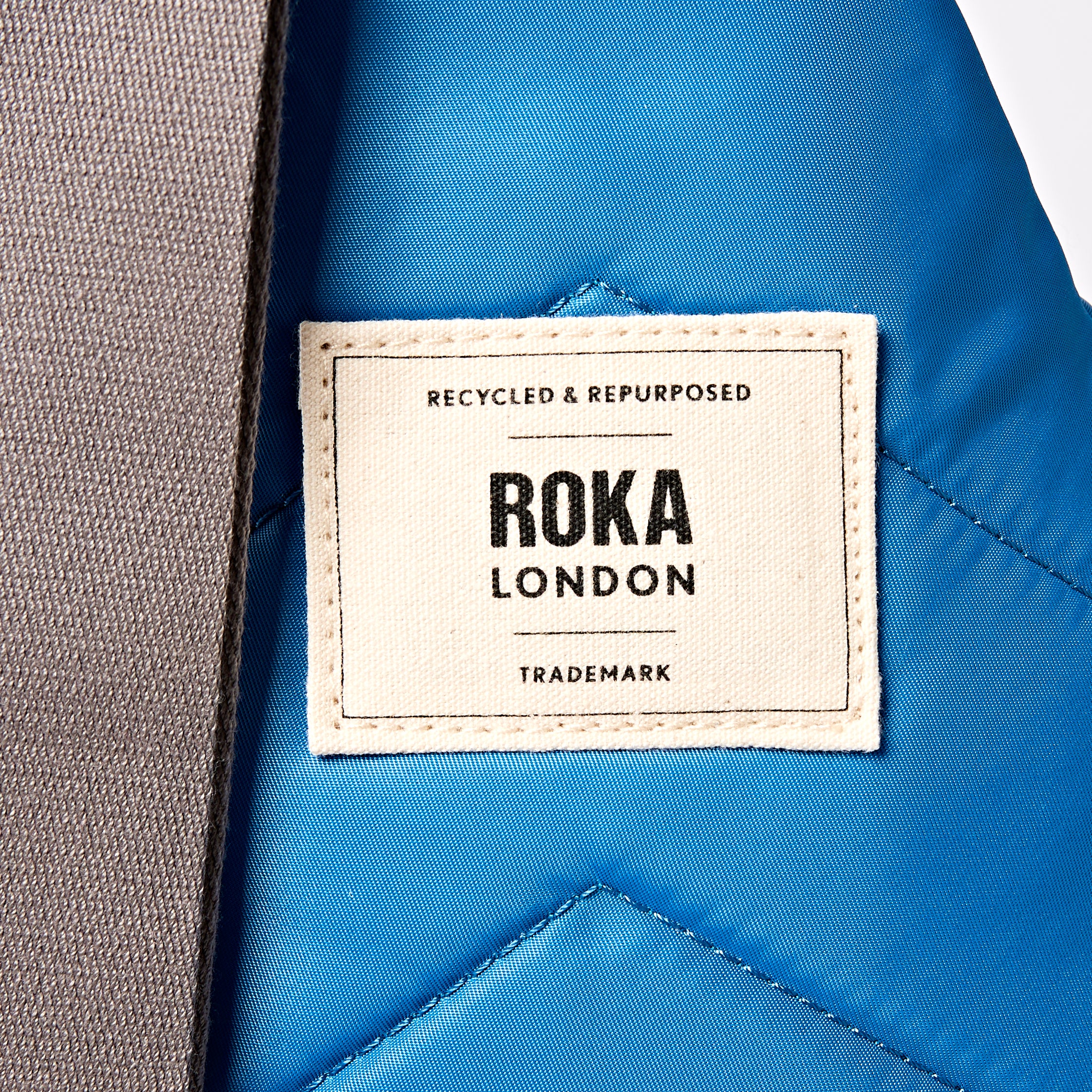 Roka London Willesden Large skulderveske Malibu Blue 5 L