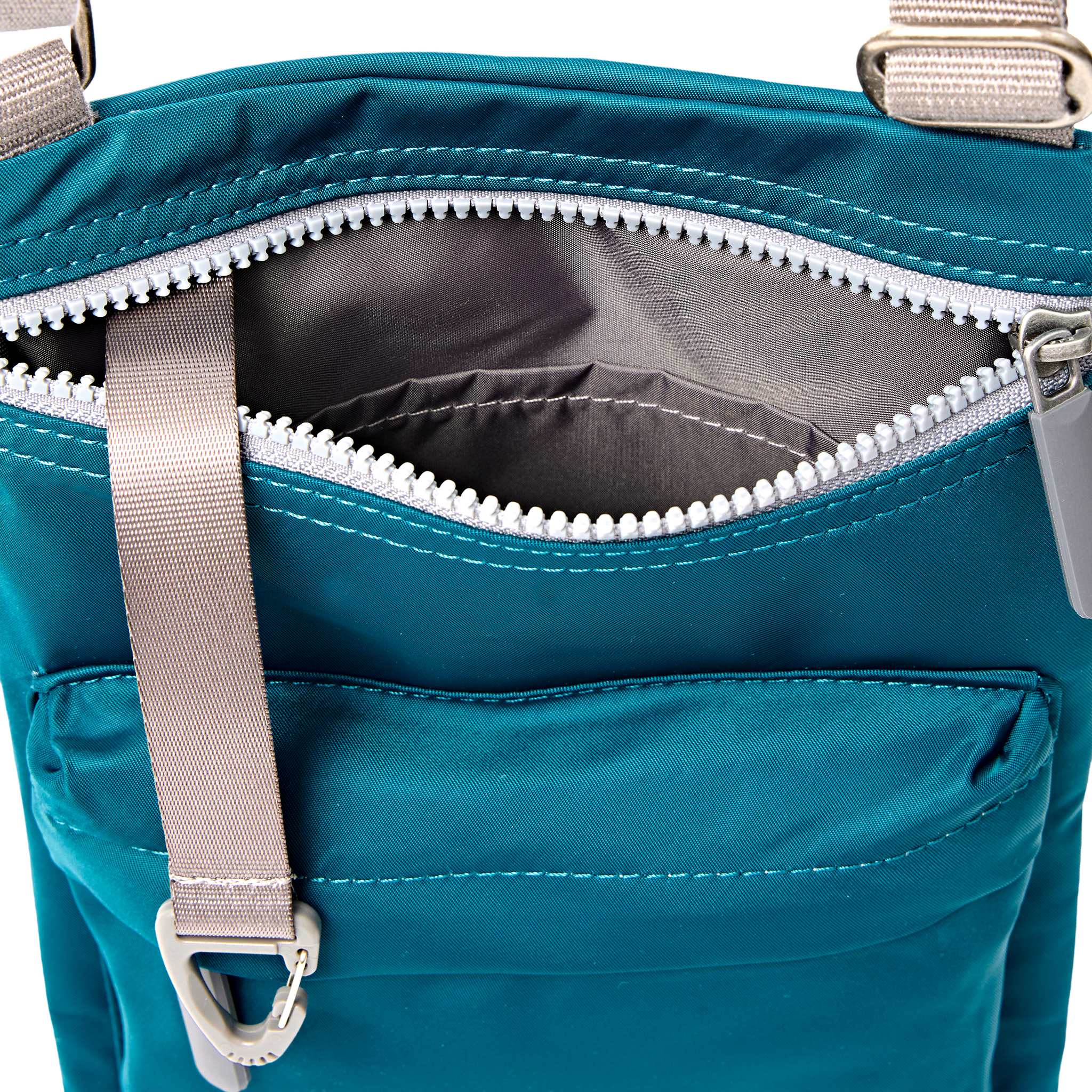 Roka London Chelsea crossbody North Sea medium resirkulert