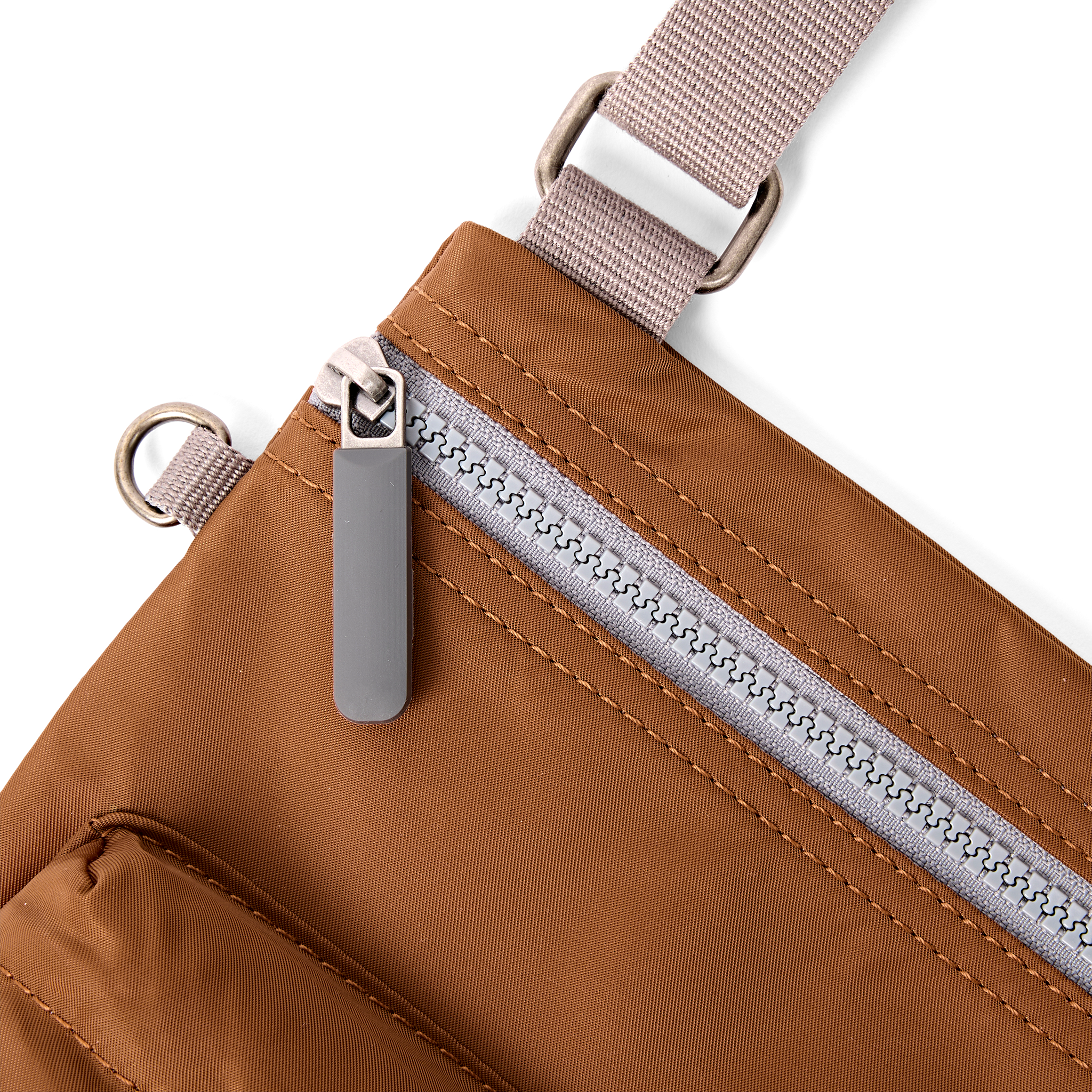 Roka London Chelsea B skulderveske medium biscuit vanntett