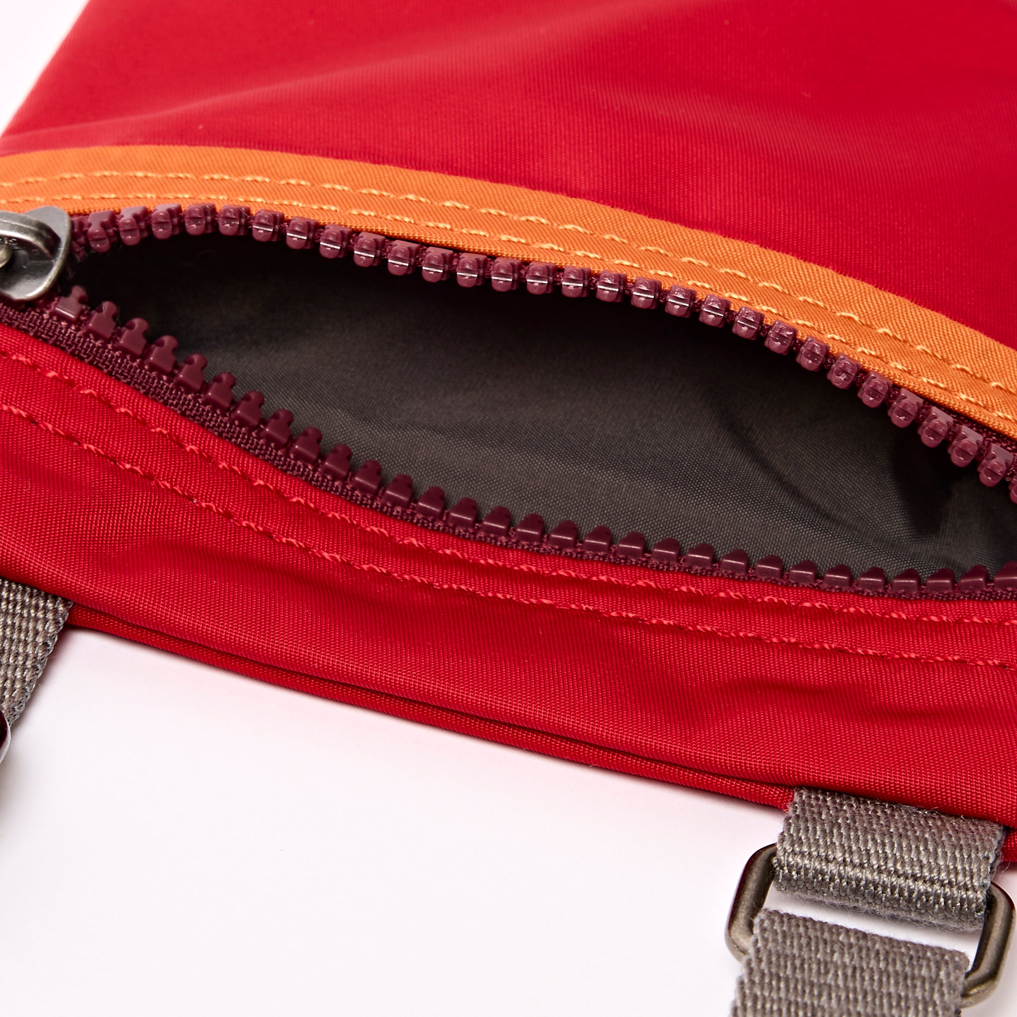 Roka London Chelsea sling cranberry stripe x-small 0,3 l