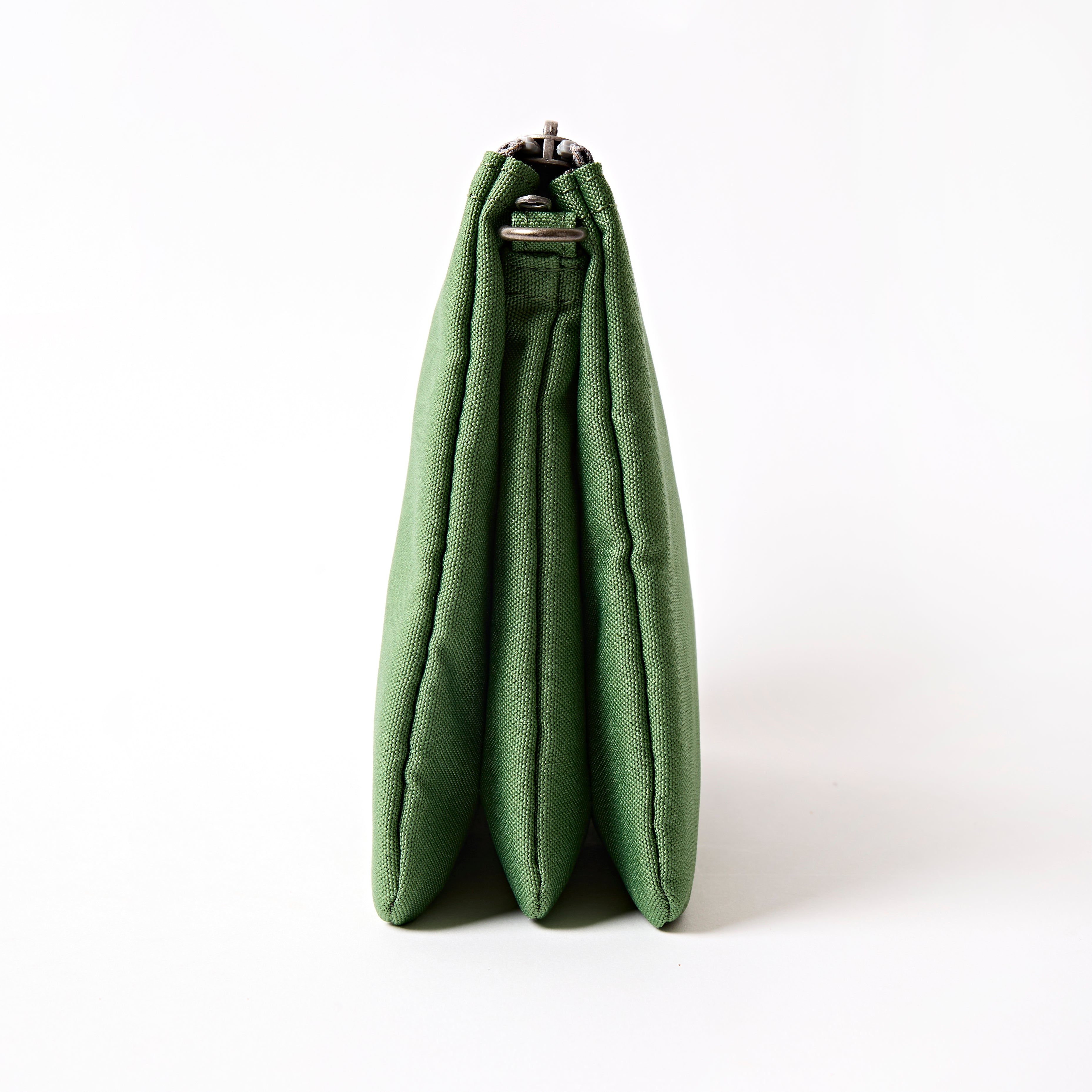 Roka London Carnaby crossbody veske artichoke XL 0,5 L