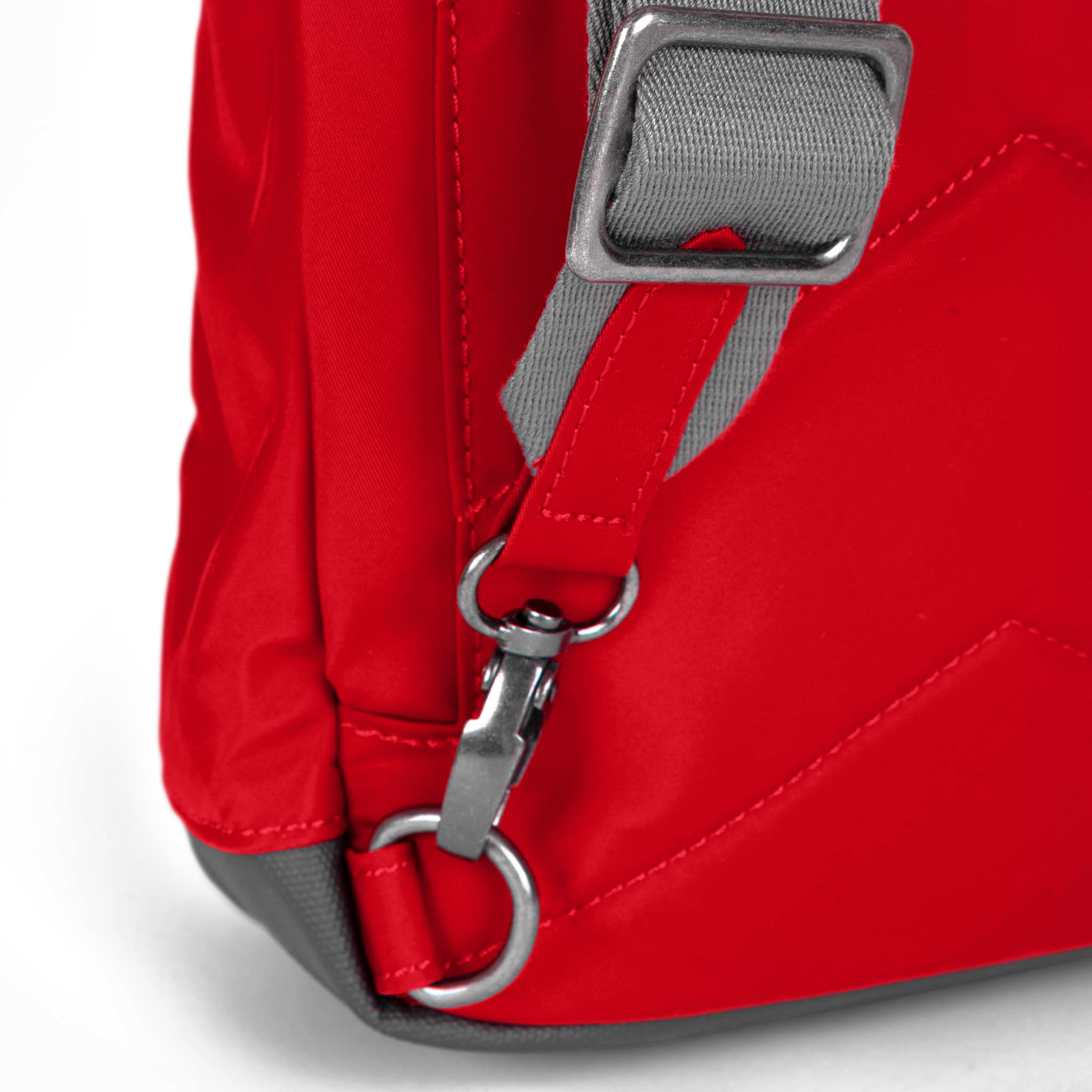 Roka London Willesden Sling Bag veske Cranberry Large 5L
