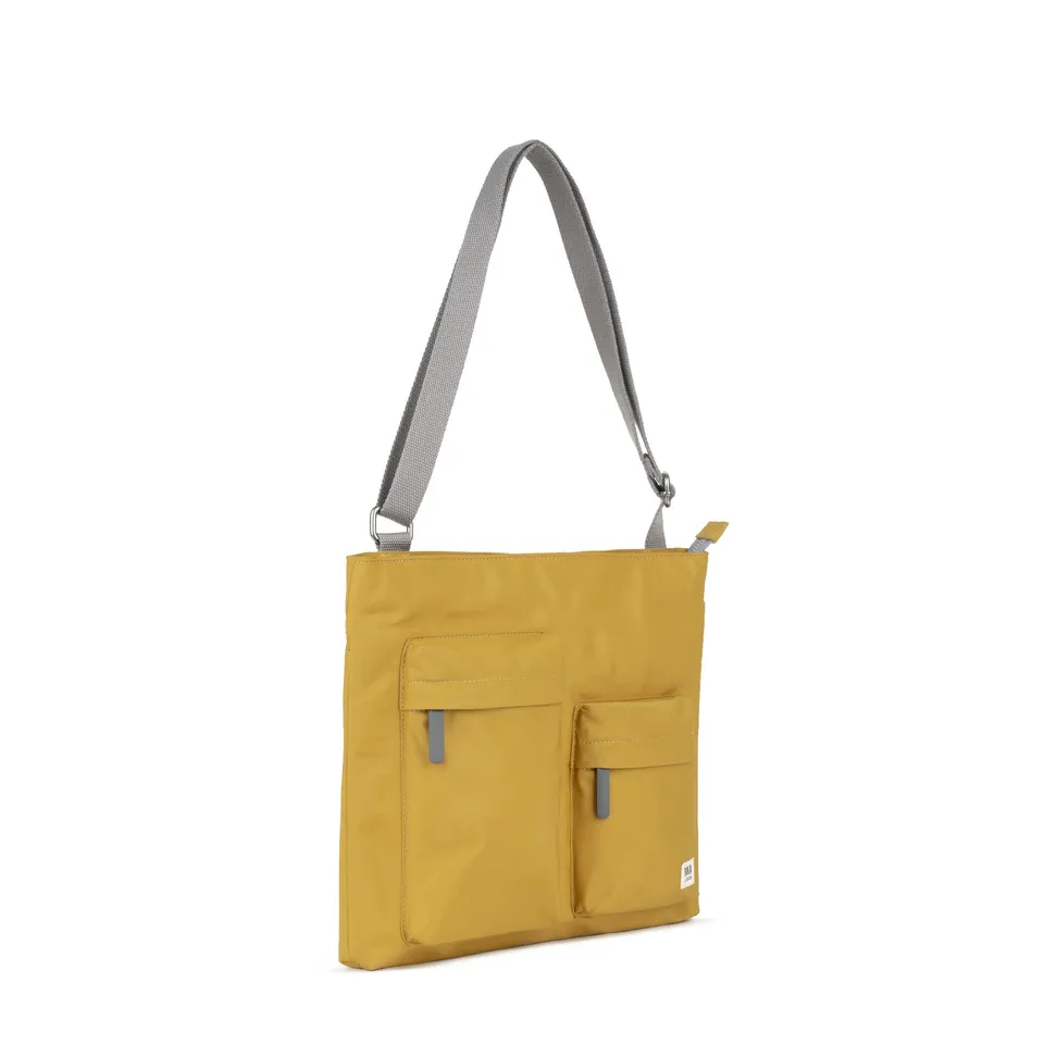 Roka London Moorgate messengerveske Medium Corn 3,2L