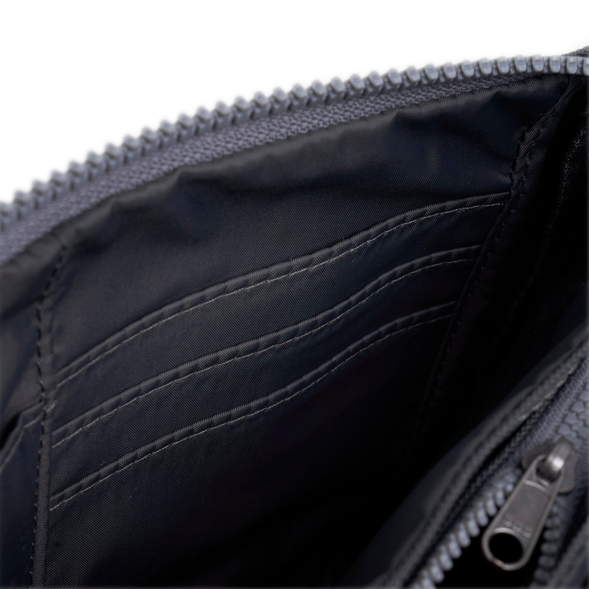Roka London Carnaby XL crossbody veske faded black