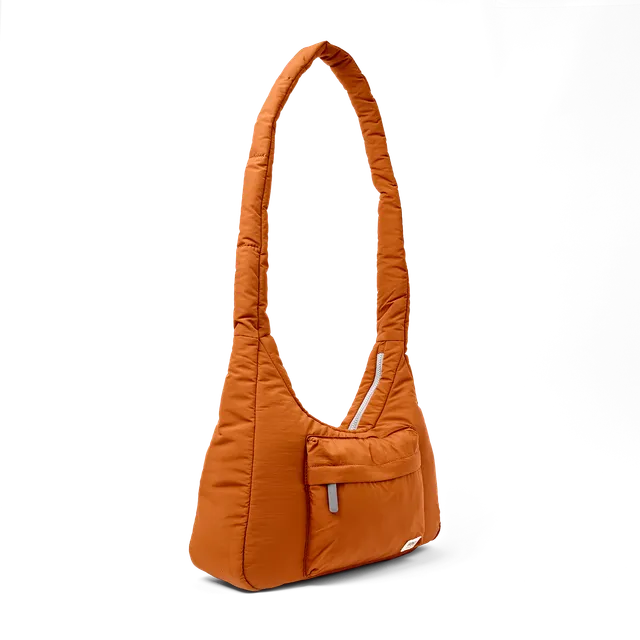 Roka London Belsize skulderveske 14,7 L dijon puffy