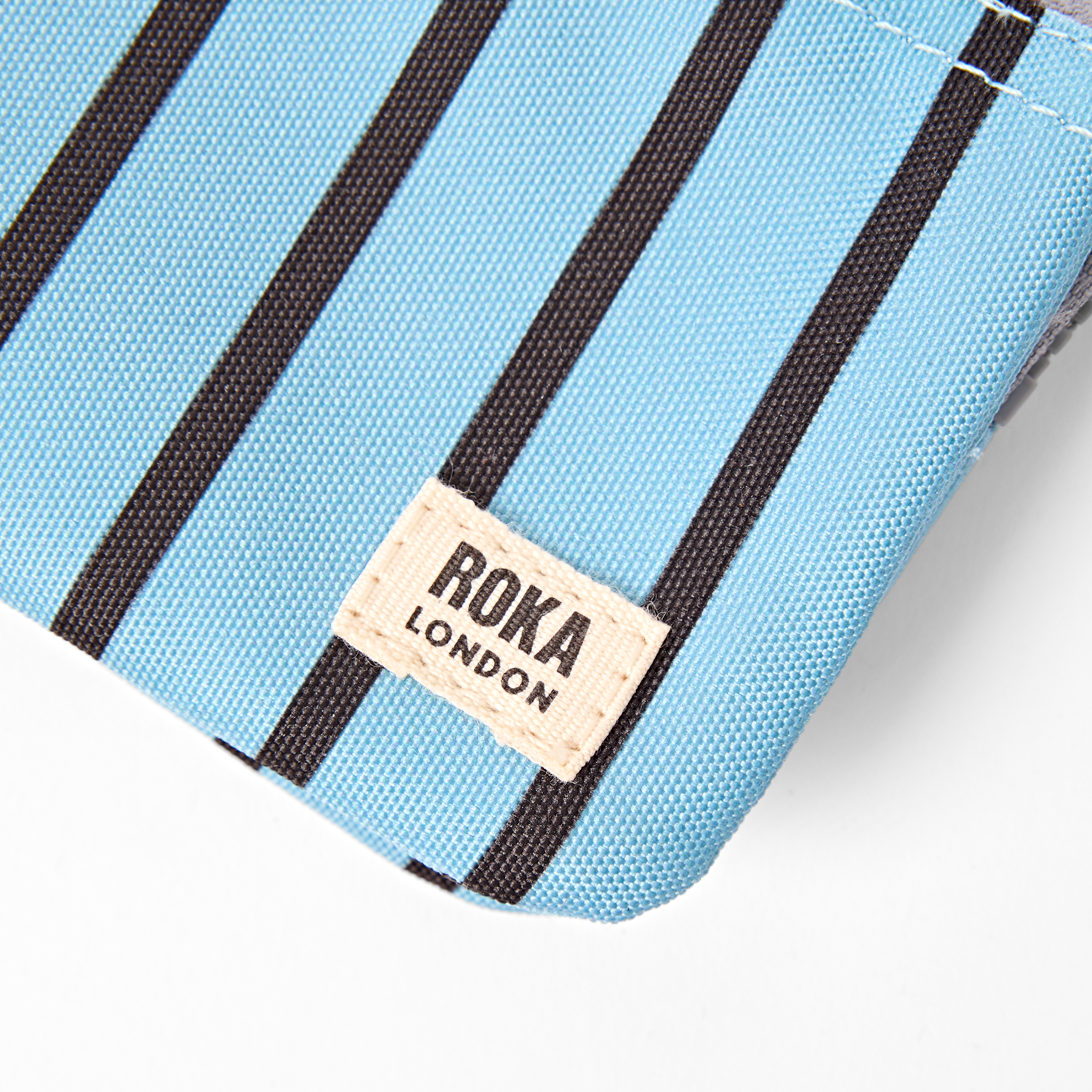 Roka London Carnaby Small lommebok blå stripe 0,2 liter vanntett