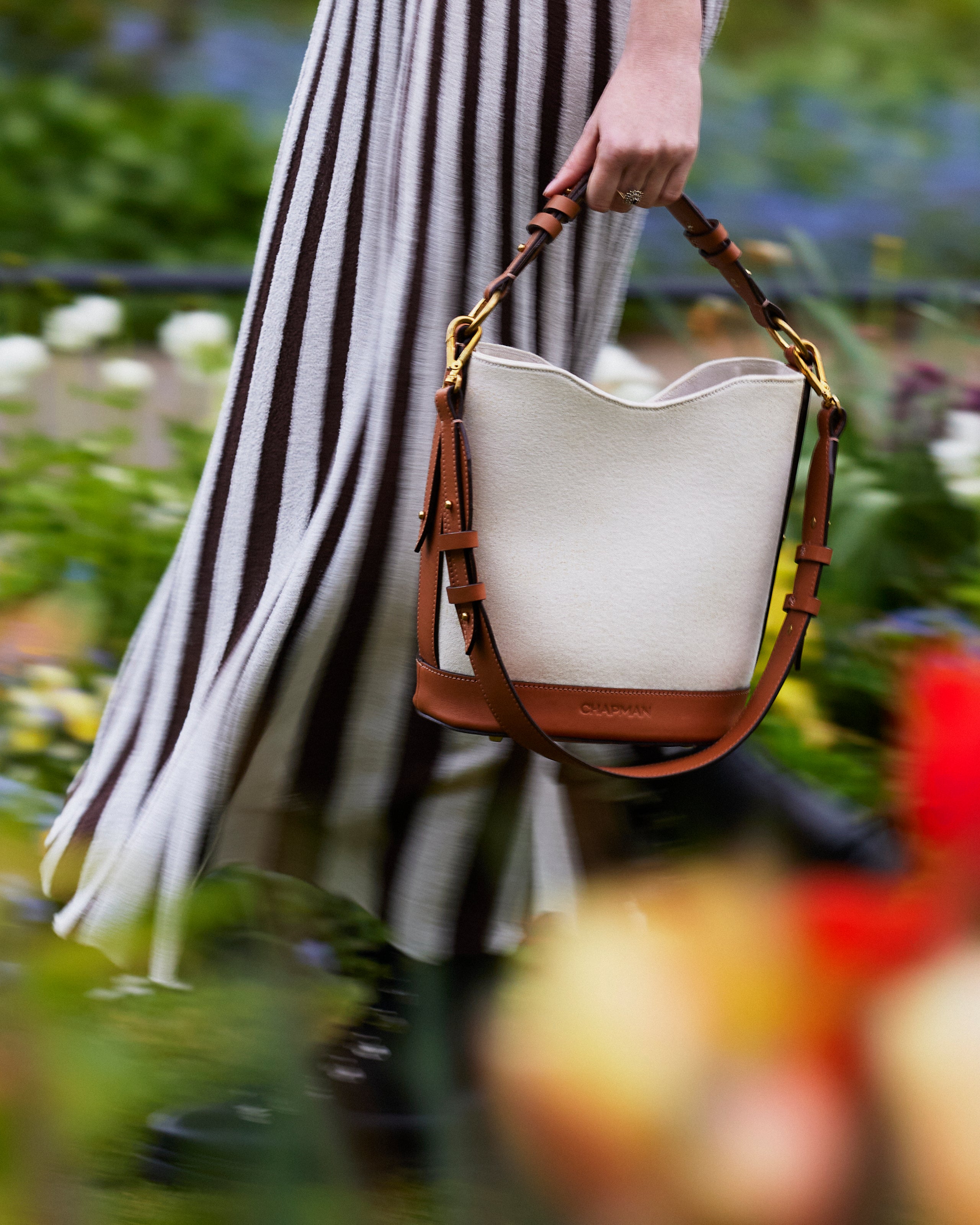 Chapman Madeleine Bucket Bag bøtteveske tan canvas