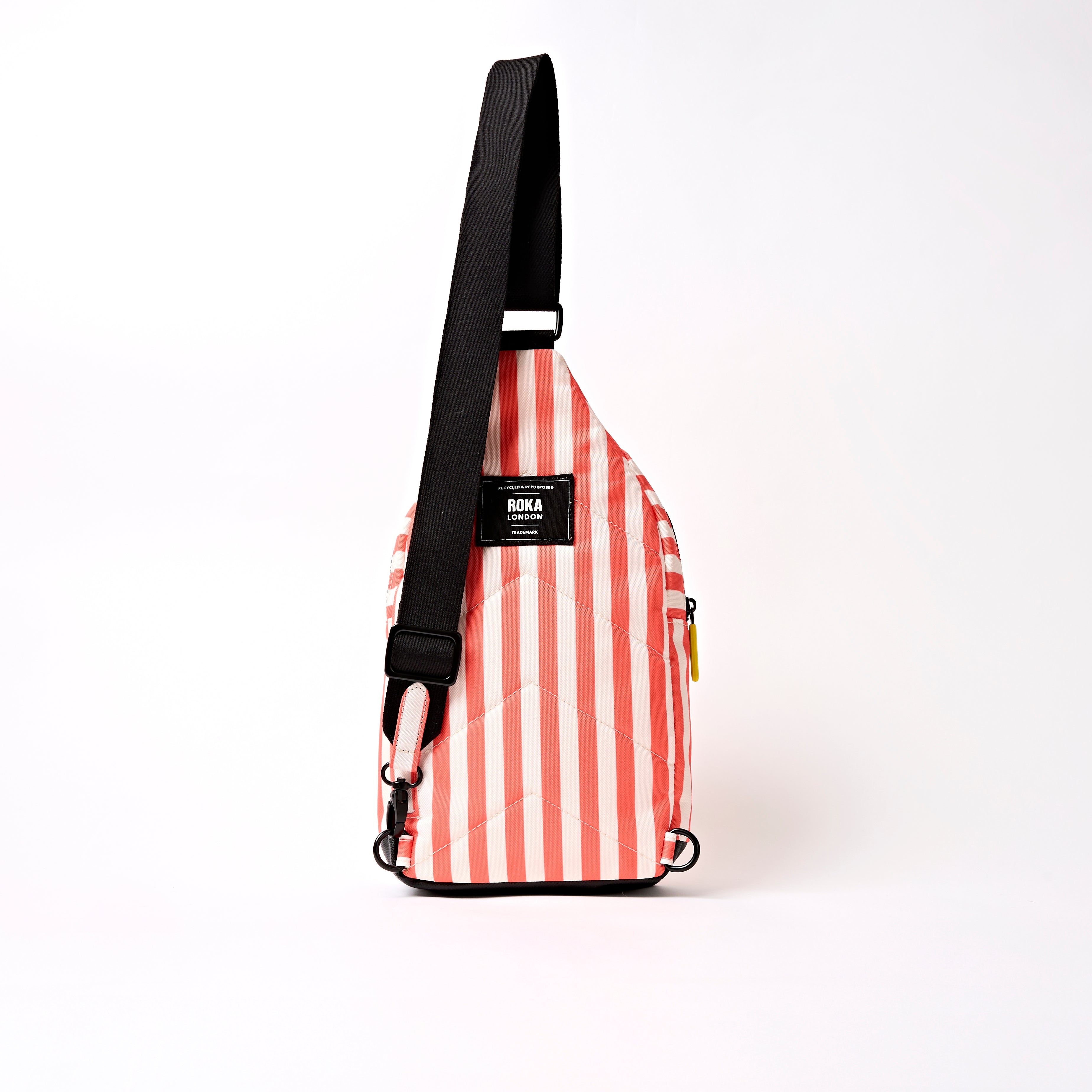 Roka London Willesden skulderveske large korall 5 liter