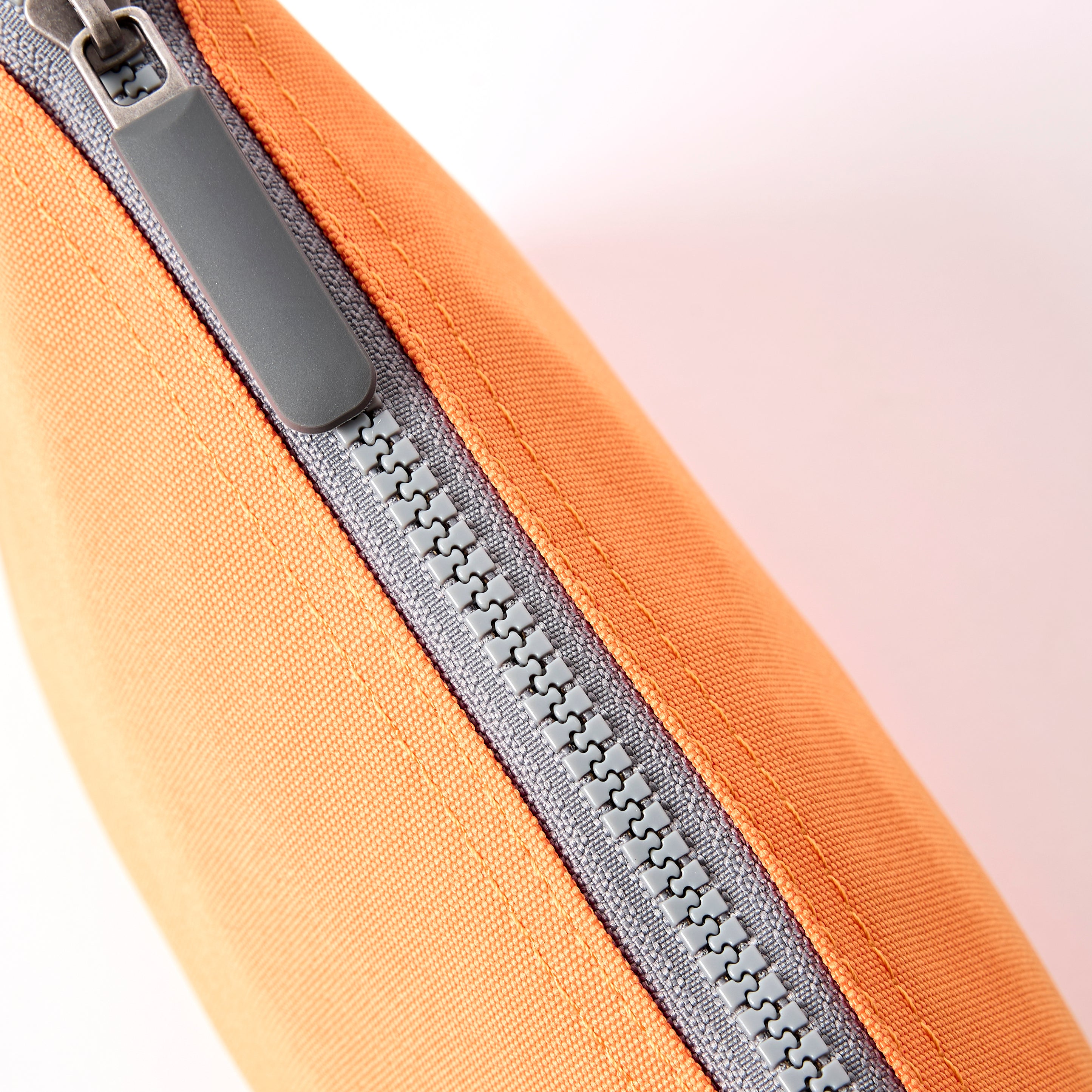 Roka London Carnaby crossbody XL oransje 0,5 liter