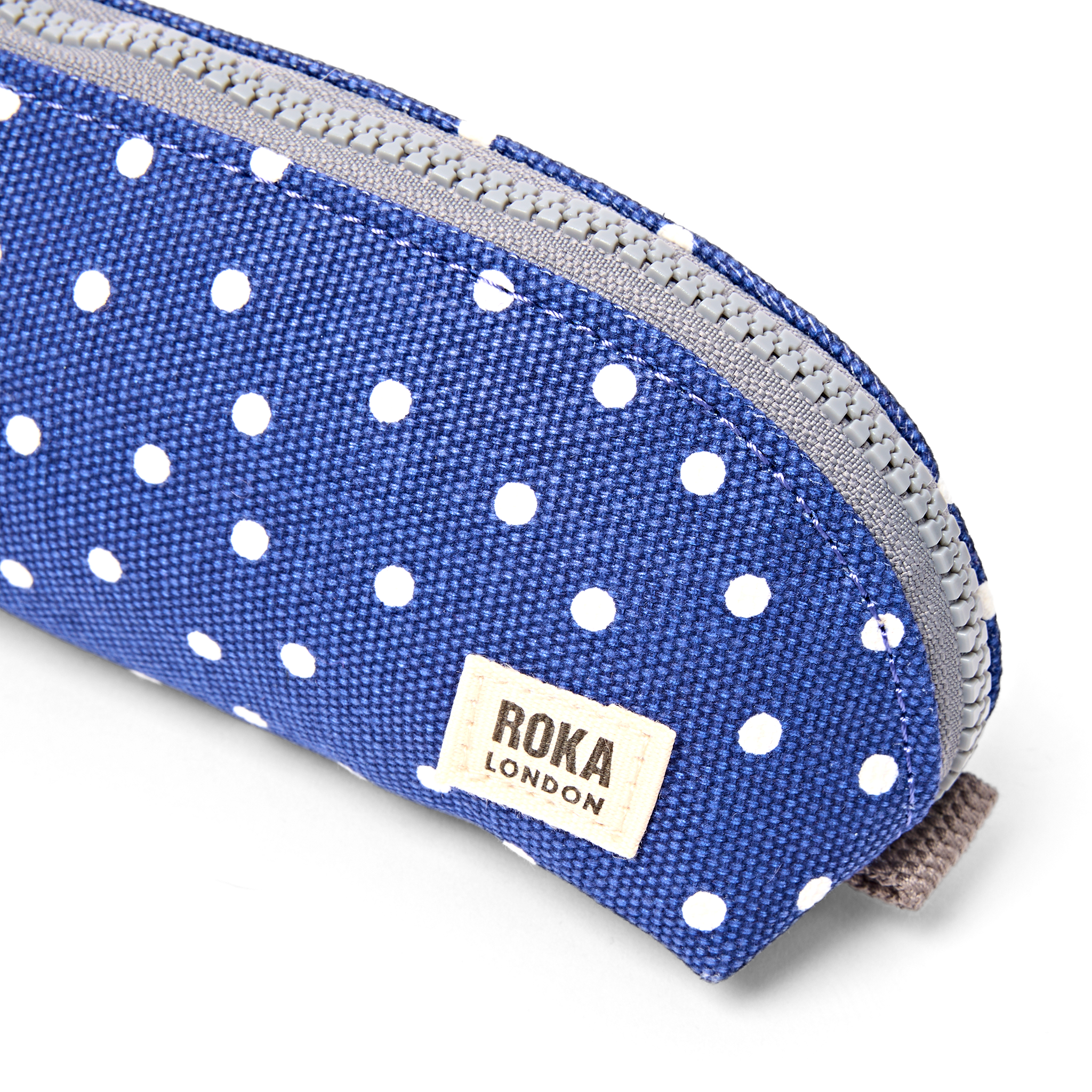 Roka London Tate Small mappe Navy Polka bomull