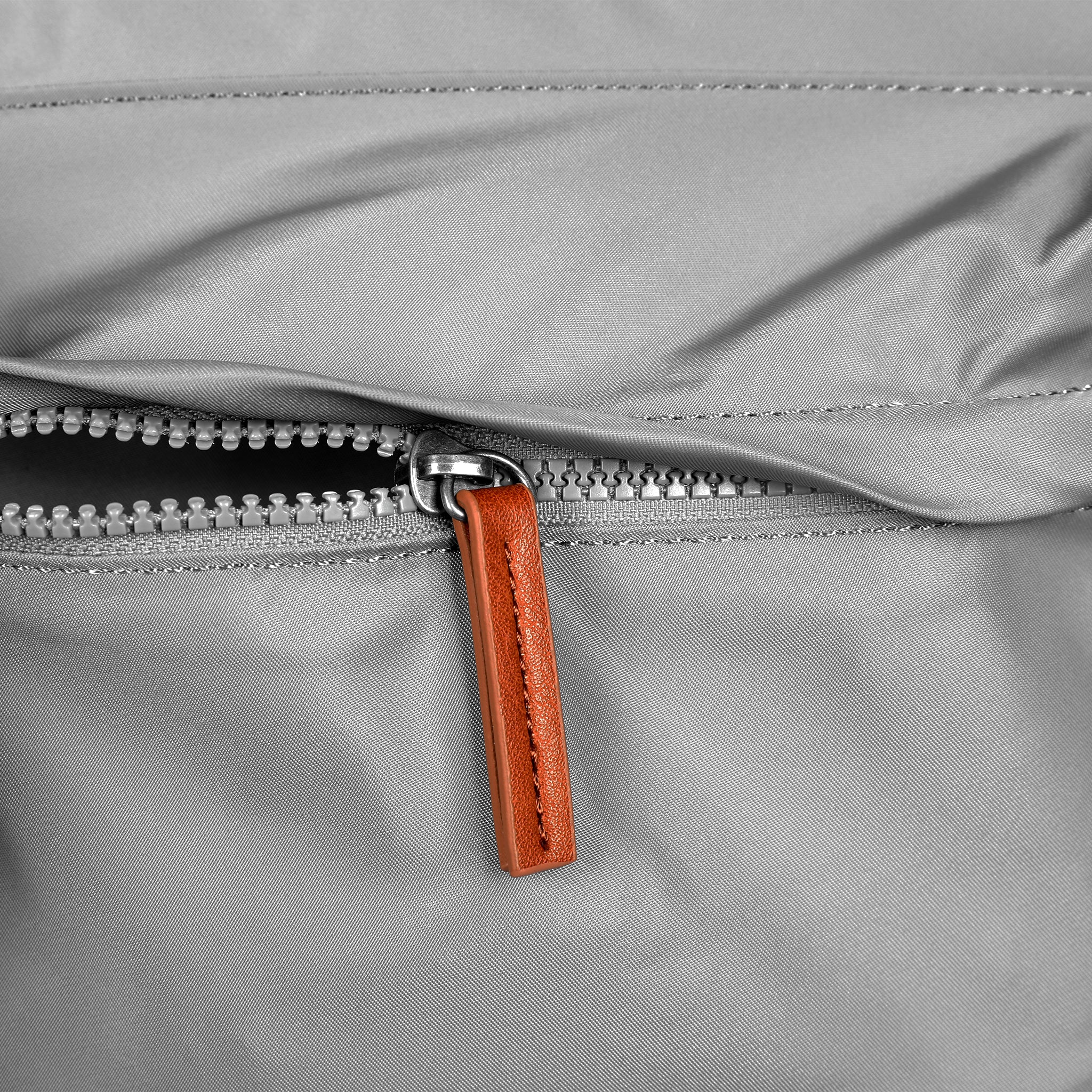 Roka London Kennington crossbody Medium Stormy strukturert
