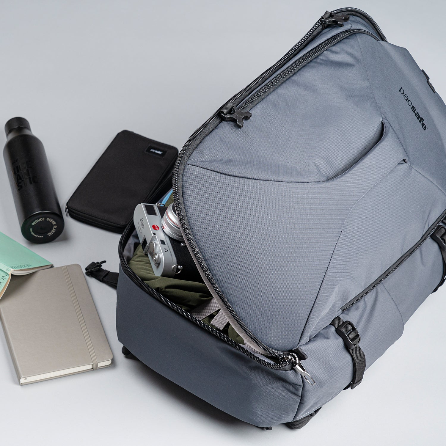 Pacsafe Venturesafe EXP45 reisesekk svart håndbagasje