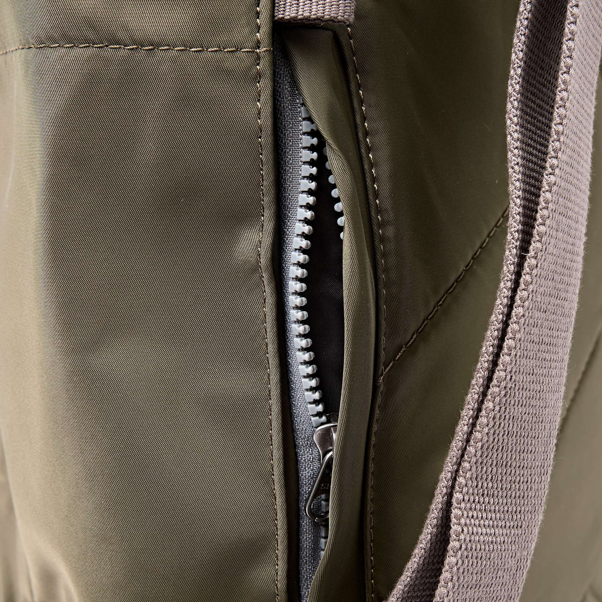 Roka London Bayswater ryggsekk army medium 14,6 L