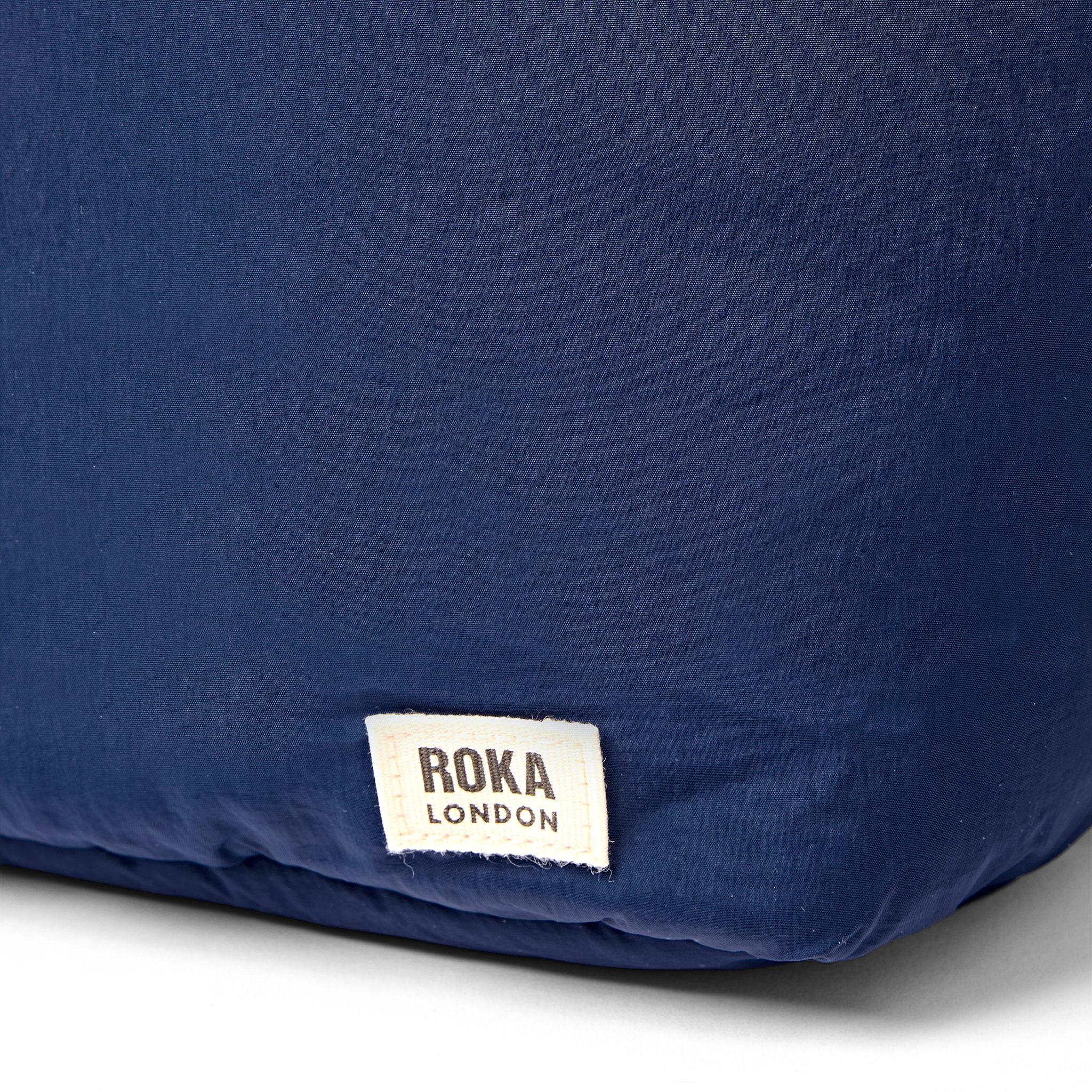 Roka London Oxford skulderveske deep cobalt 24,3 liter vanntett