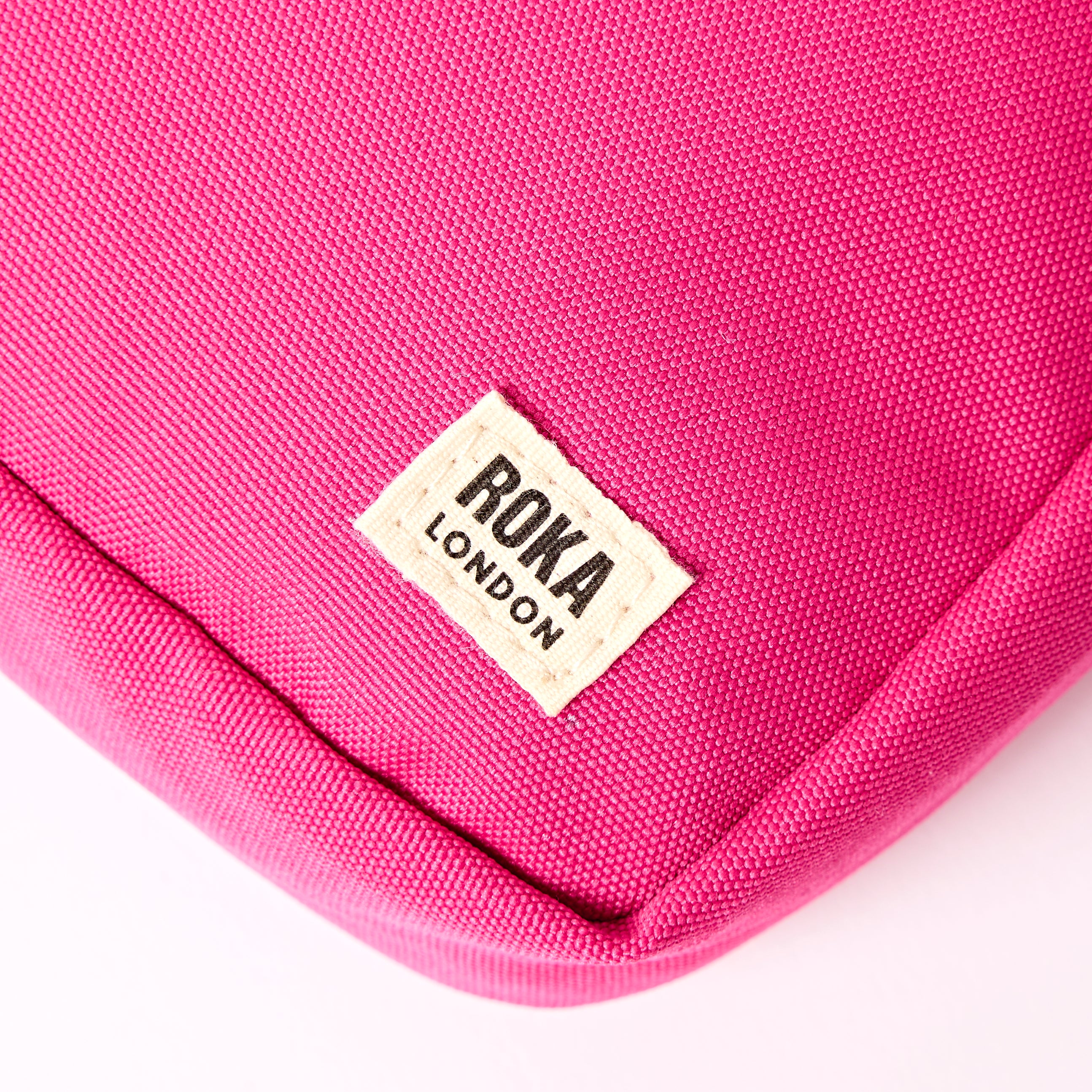 Roka London Bond Pocket skulderveske Granita Red Small 1,5L