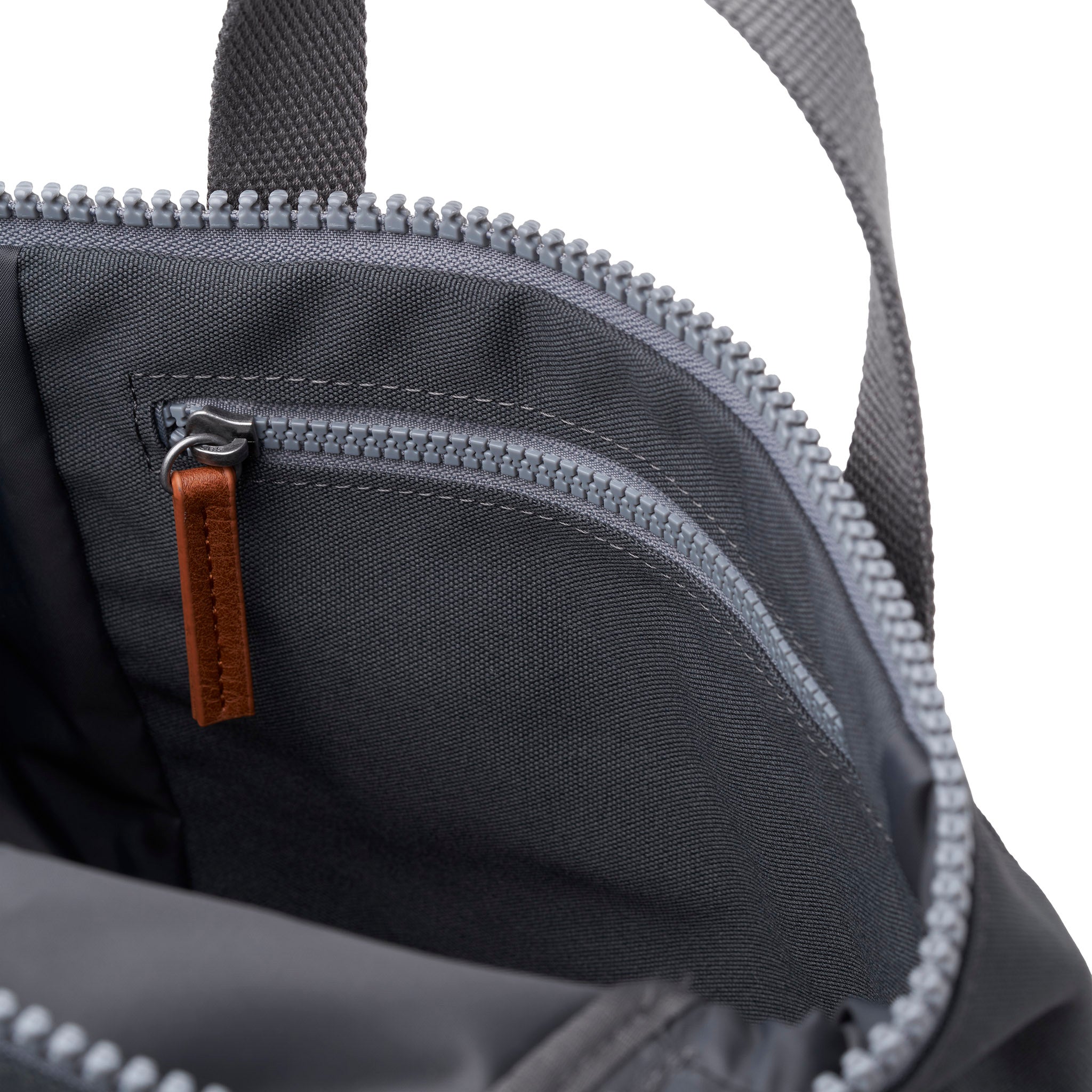 Roka London Finchley A ryggsekk small faded black værbestandig